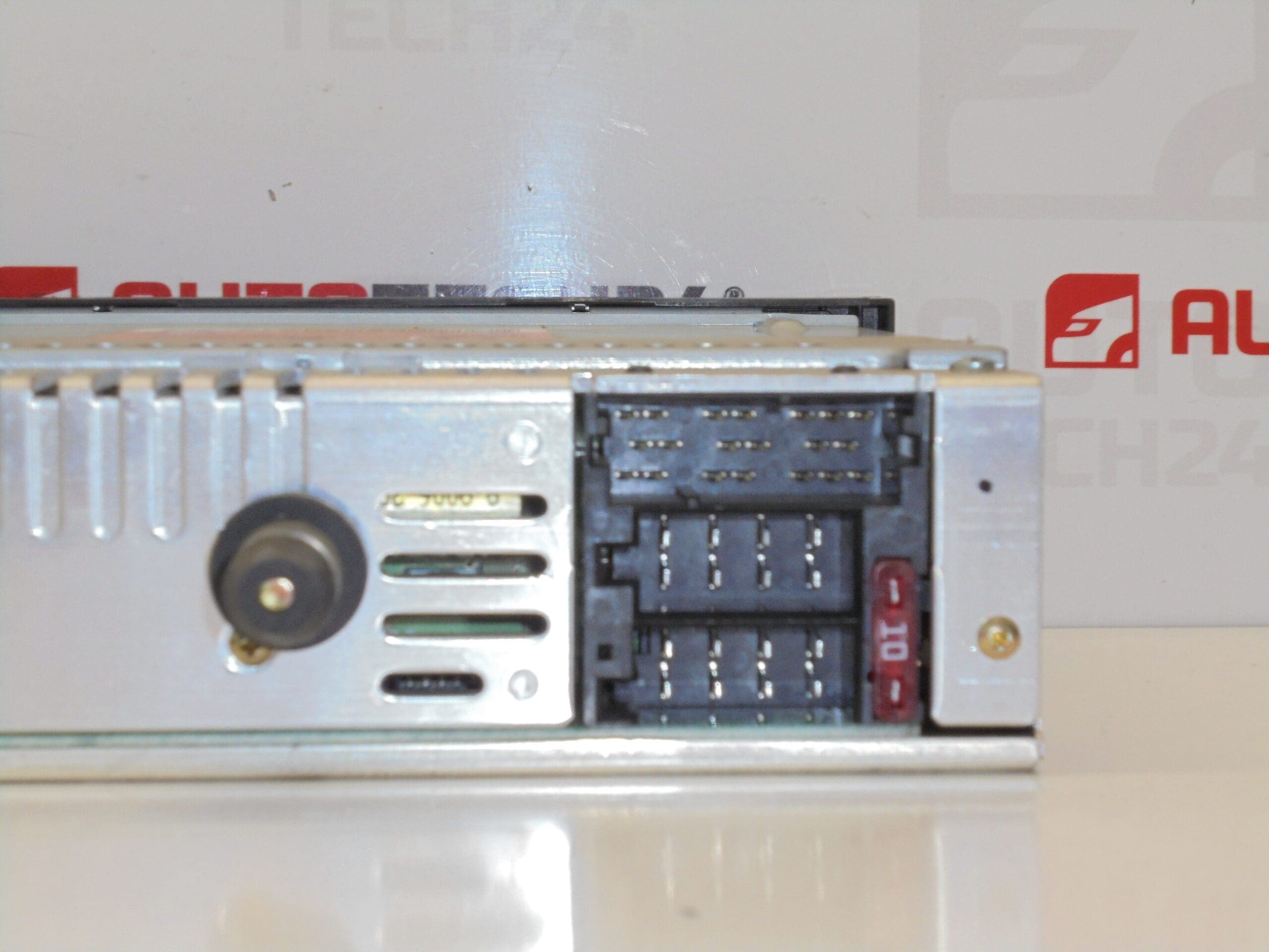 Radio samochodowe z CD Clarion PU-2471D Citroën Peugeot 96565725XT