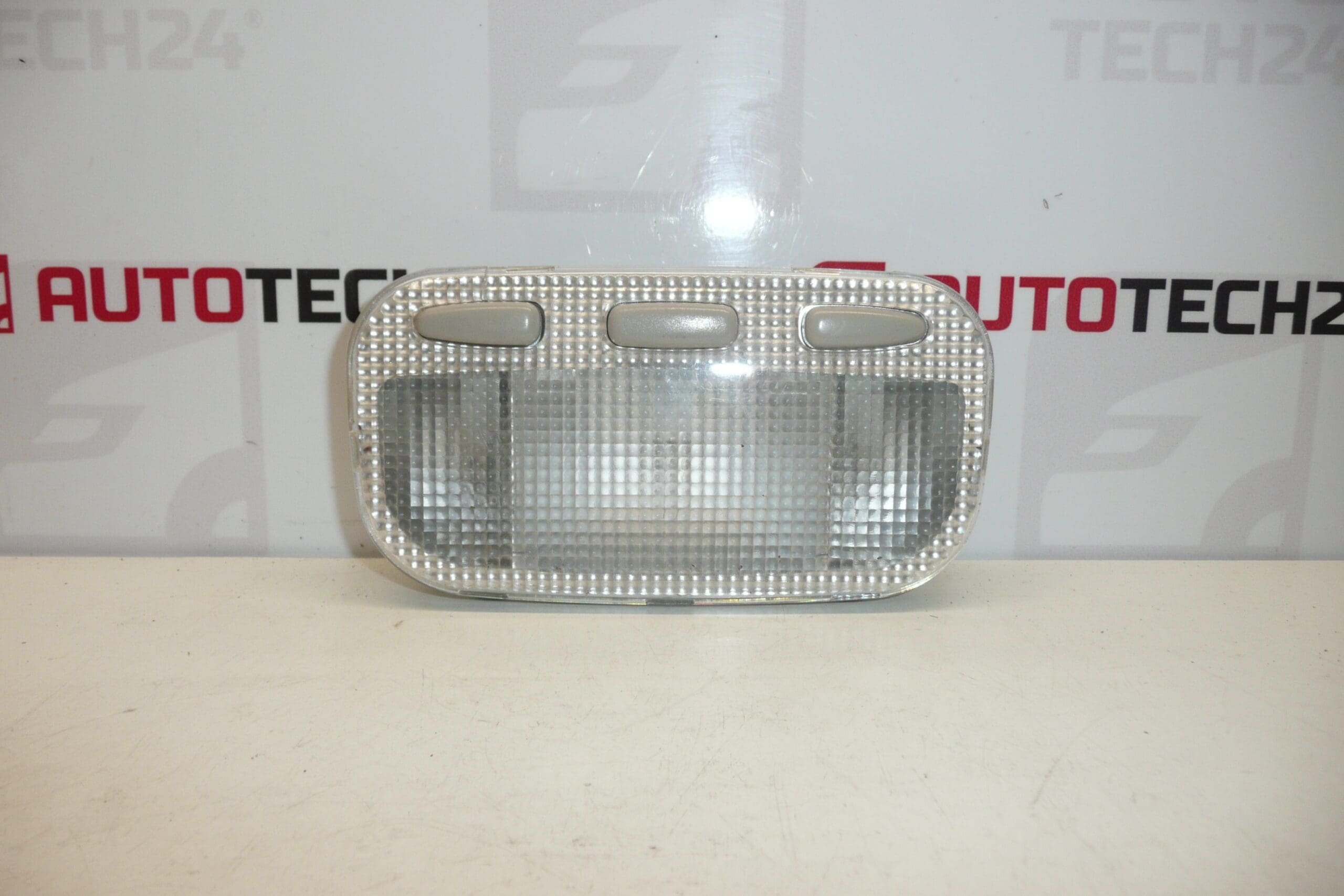 Oświetlenie wnętrza Citroën Peugeot 6362N3