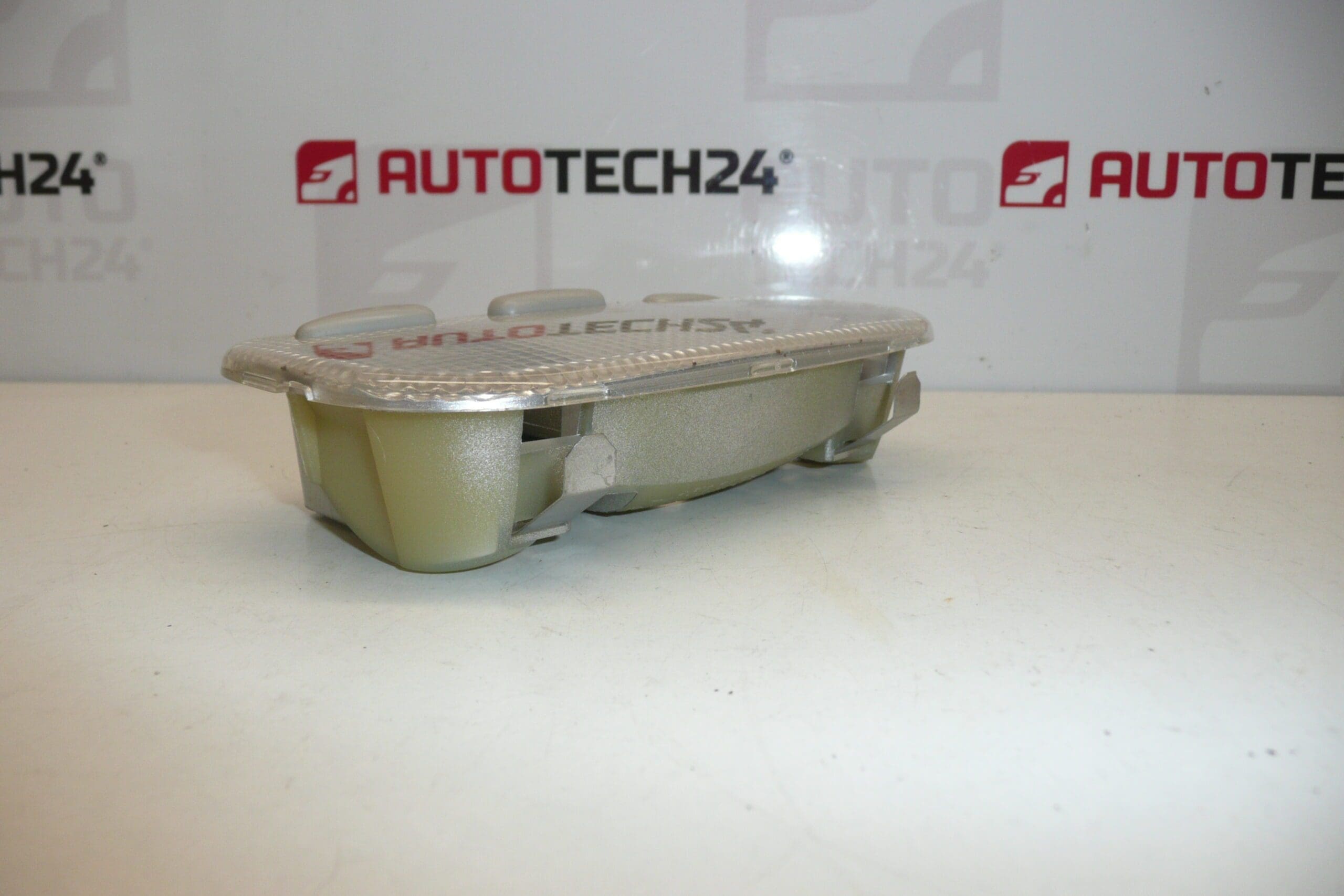 Oświetlenie wnętrza Citroën Peugeot 6362N3