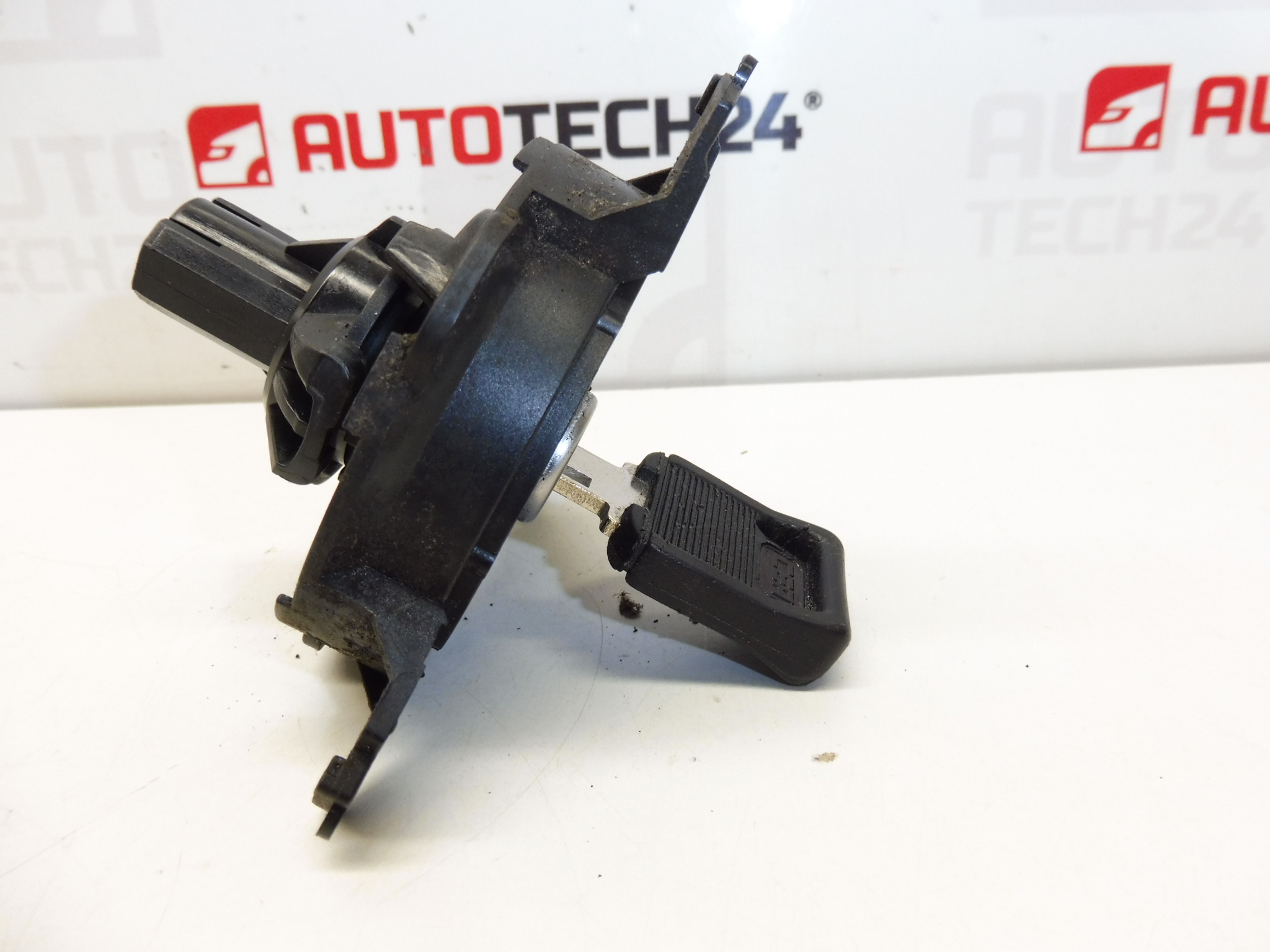 Korek zbiornika + 1 kluczyk do Peugeota 206