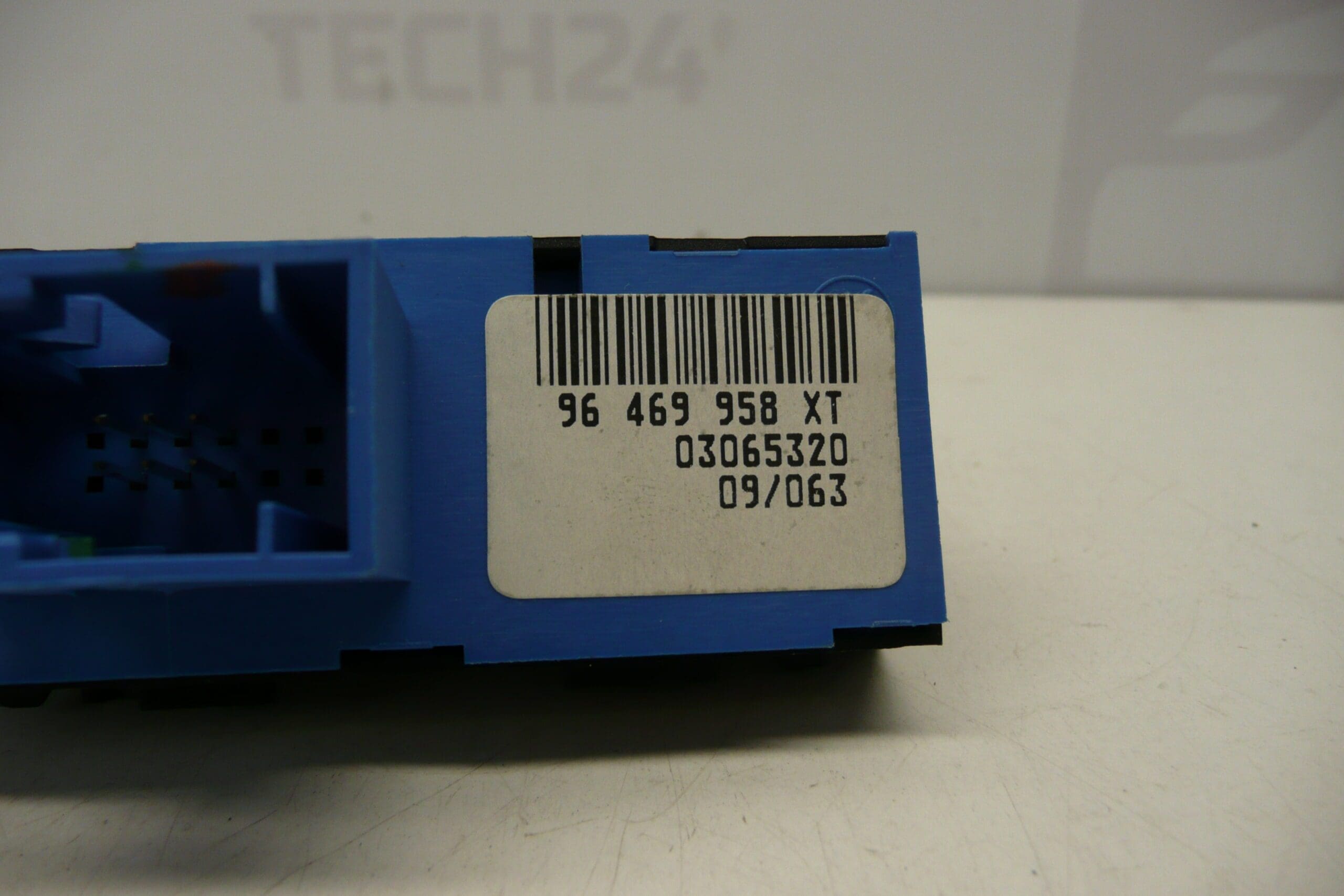 Przełącznik PDC i centralny zamek Peugeot 407 96469958XT 6554EY