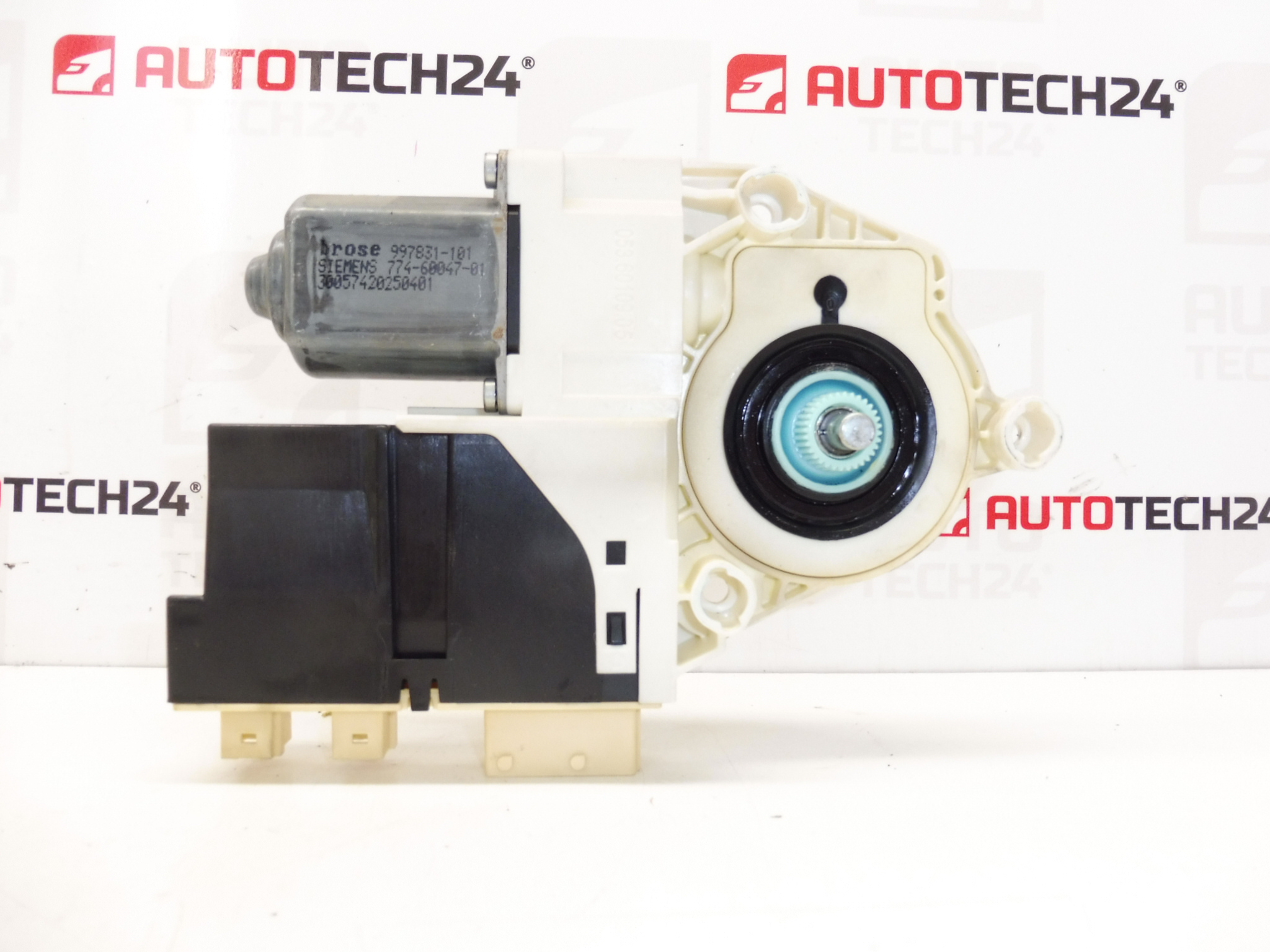 Silnik szyby przedniej prawej Peugeot 307 9681587380