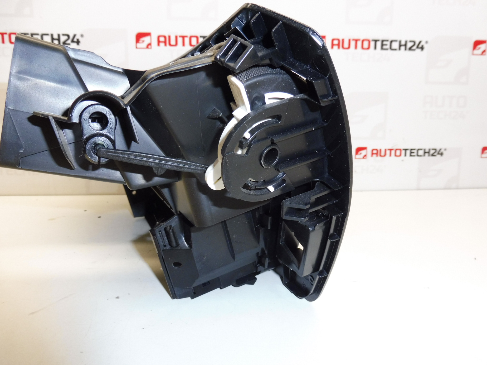 Ramka radia samochodowego Citroën C4 Picasso 96832655ZD 8265AK