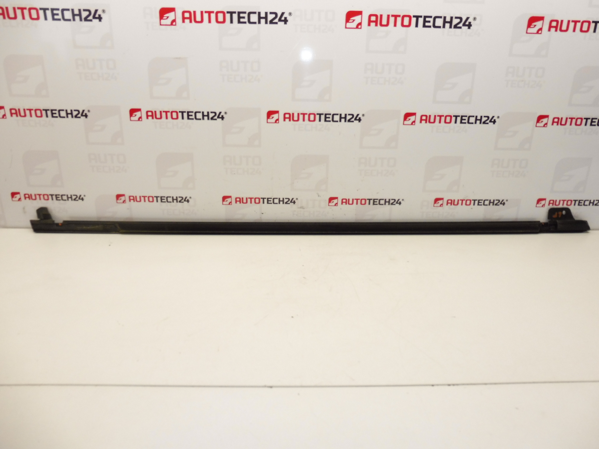 Listwa CHROM na drzwi przednie lewe Citroen C4 Picasso 9334P7