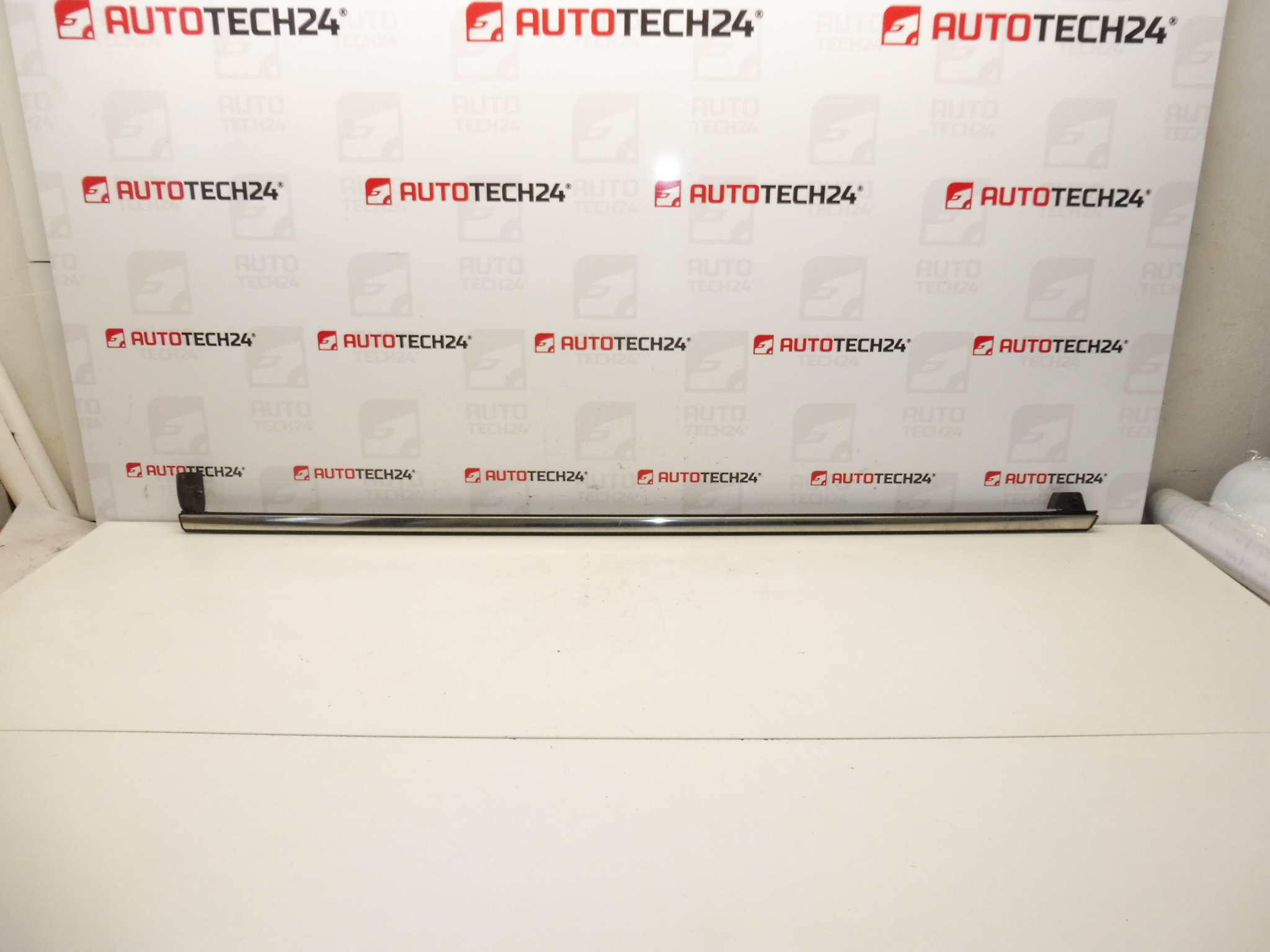 Listwa CHROM na drzwi tylne lewe Citroen C4 Picasso 9334N9