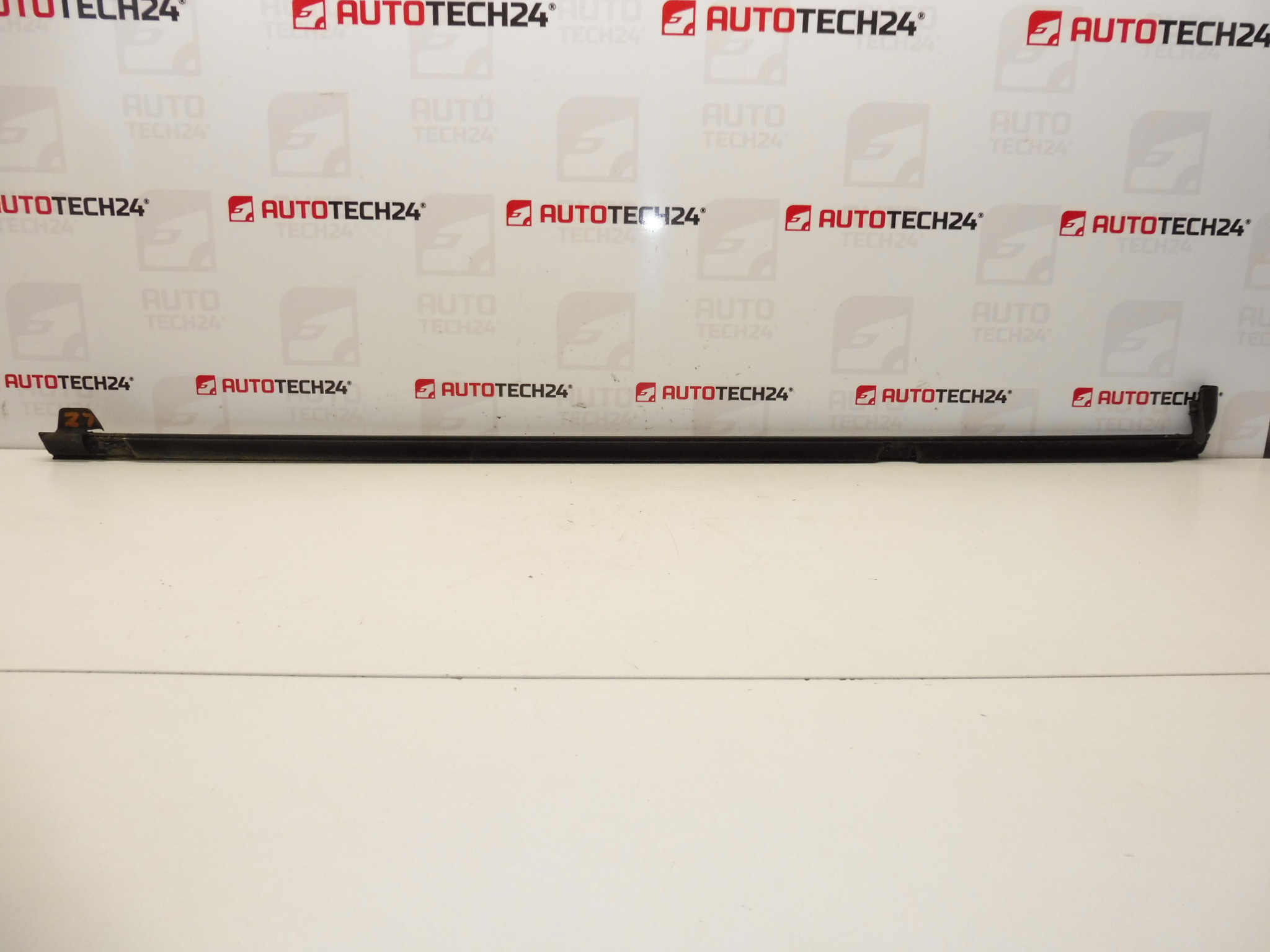 Listwa CHROM na drzwi tylne lewe Citroen C4 Picasso 9334N9