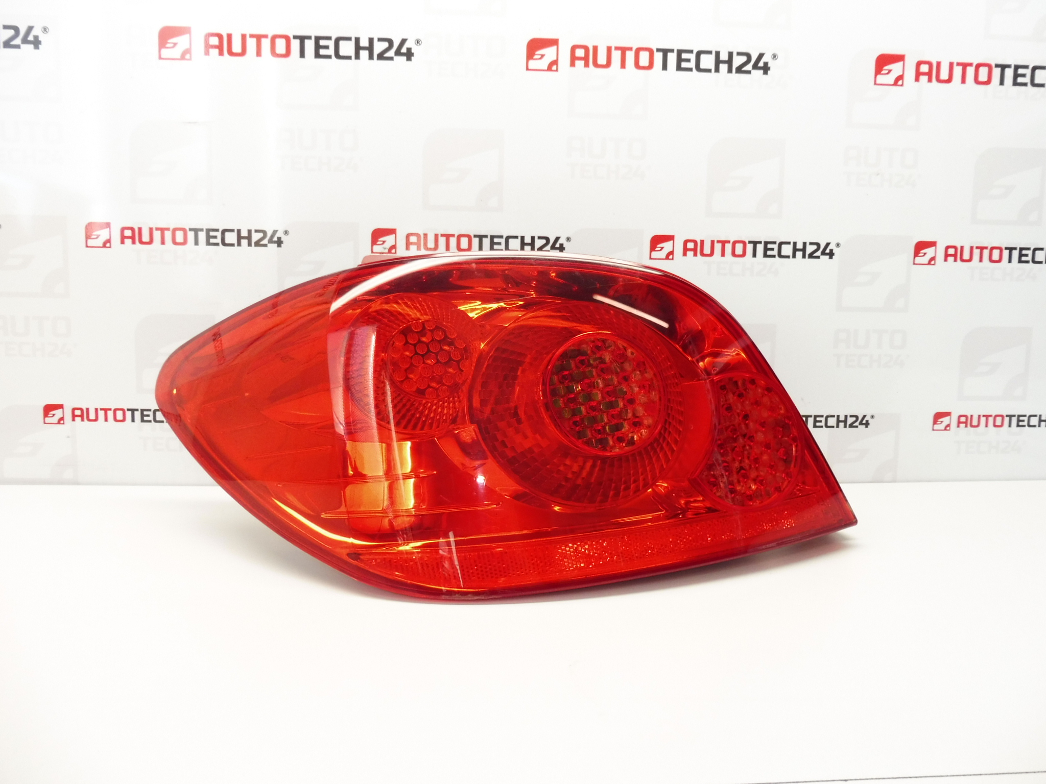 Lampa tylna lewa Peugeot 307 557676 6350X0