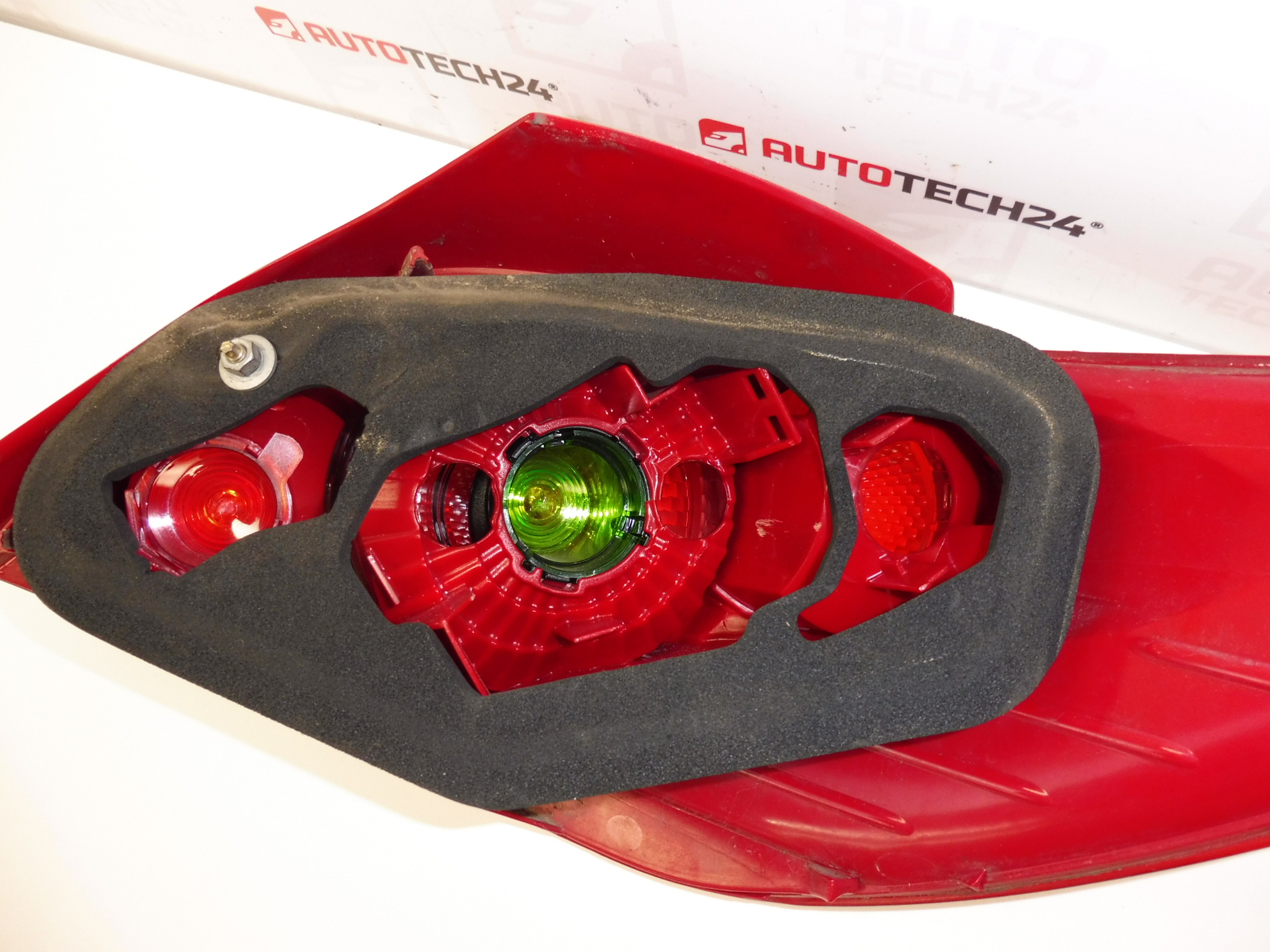 Lampa tylna lewa Peugeot 307 557676 6350X0