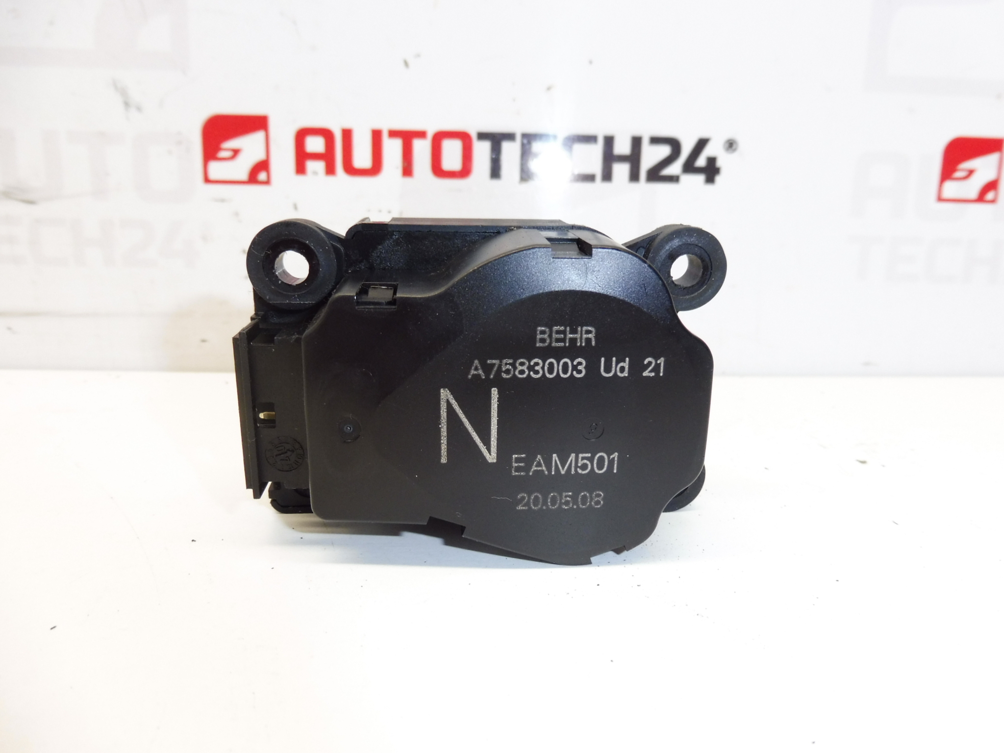 Serwo BEHR Citroën Peugeot EAM501 A7583003Ud21 6447QN