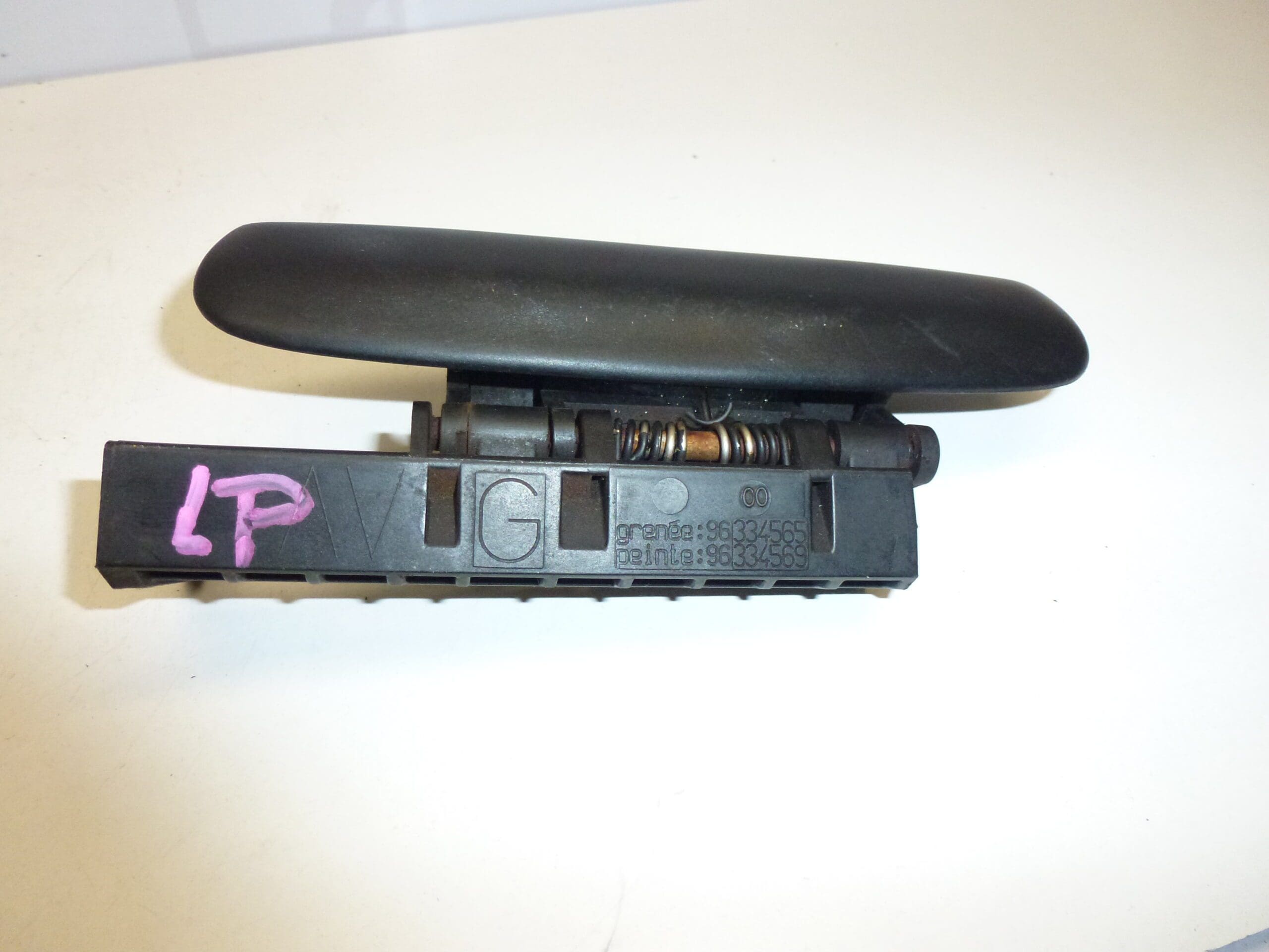 Klamka drzwi przód lewa Citroën Xsara czarna 96334565 9101L8