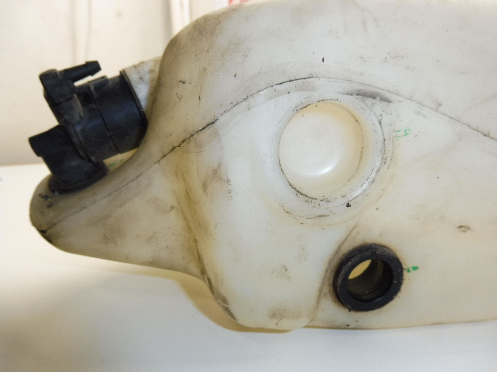 Zbiornik spryskiwacza Citroen Peugeot 607 9638831080 9638831180 643198