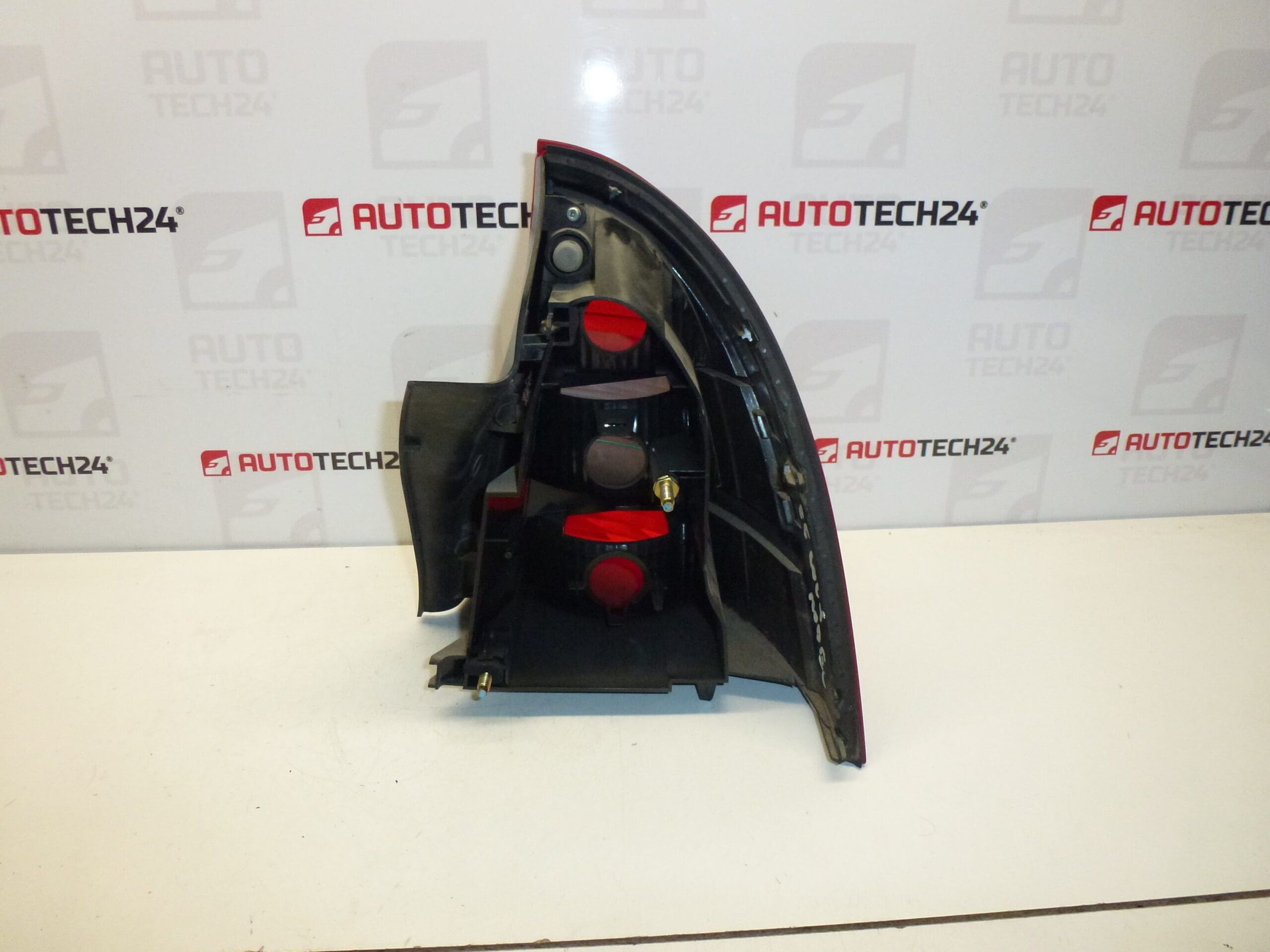 Lampa tylna lewa zewnętrzna Citroën C5 II 89032697 6350V3