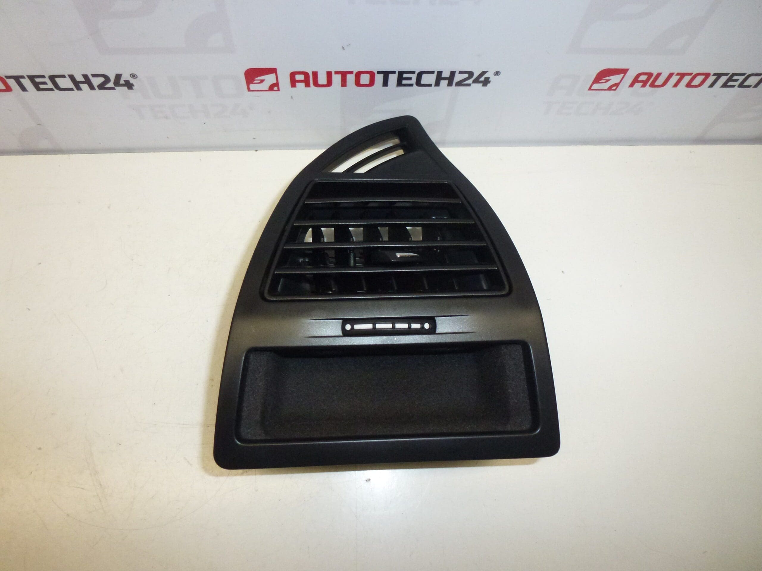 Odpowietrznik prawy Citroën C4 9649598677 9649598977