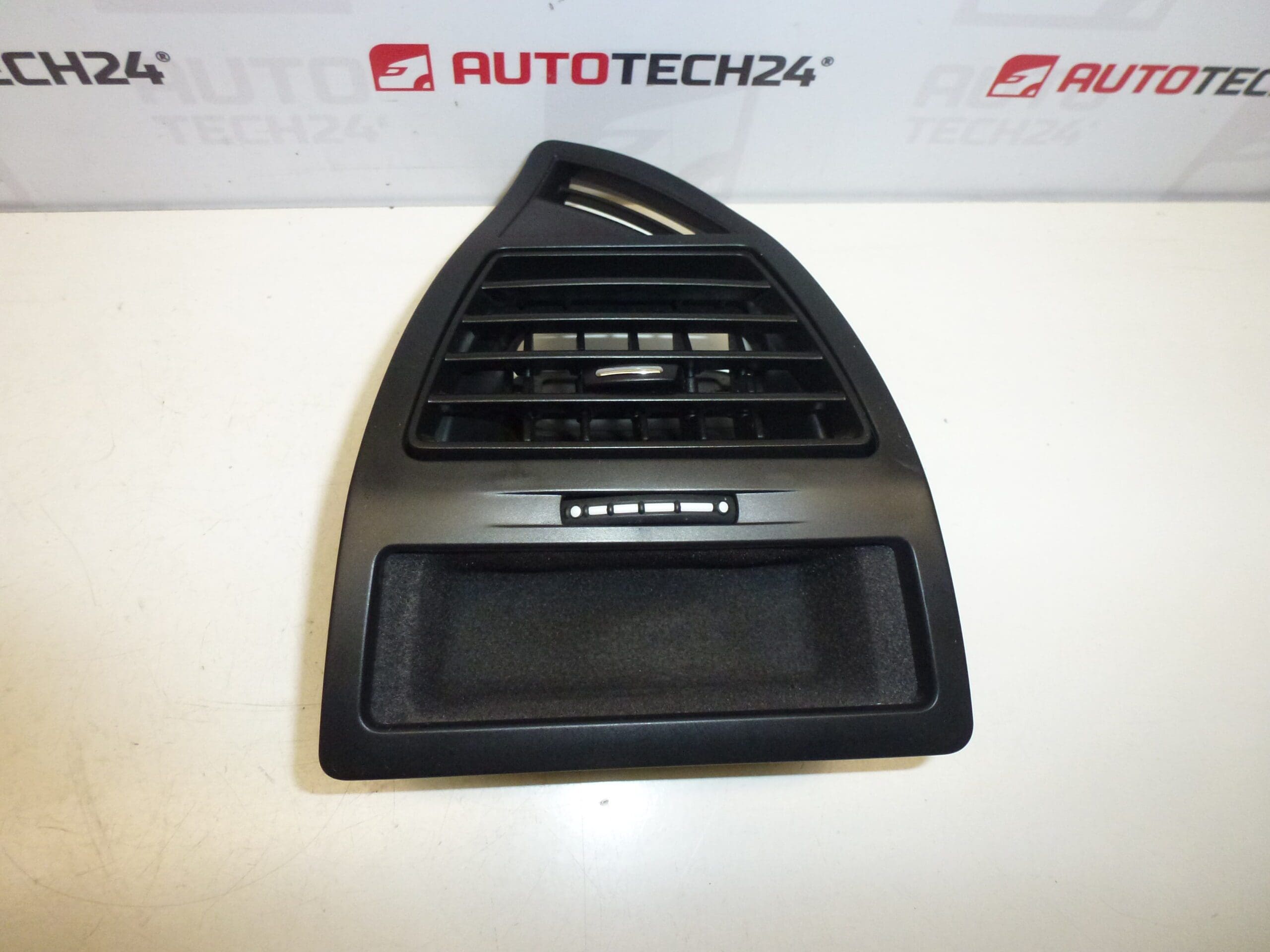 Odpowietrznik lewy Citroën C4 9649598677 9649598977 8265N7