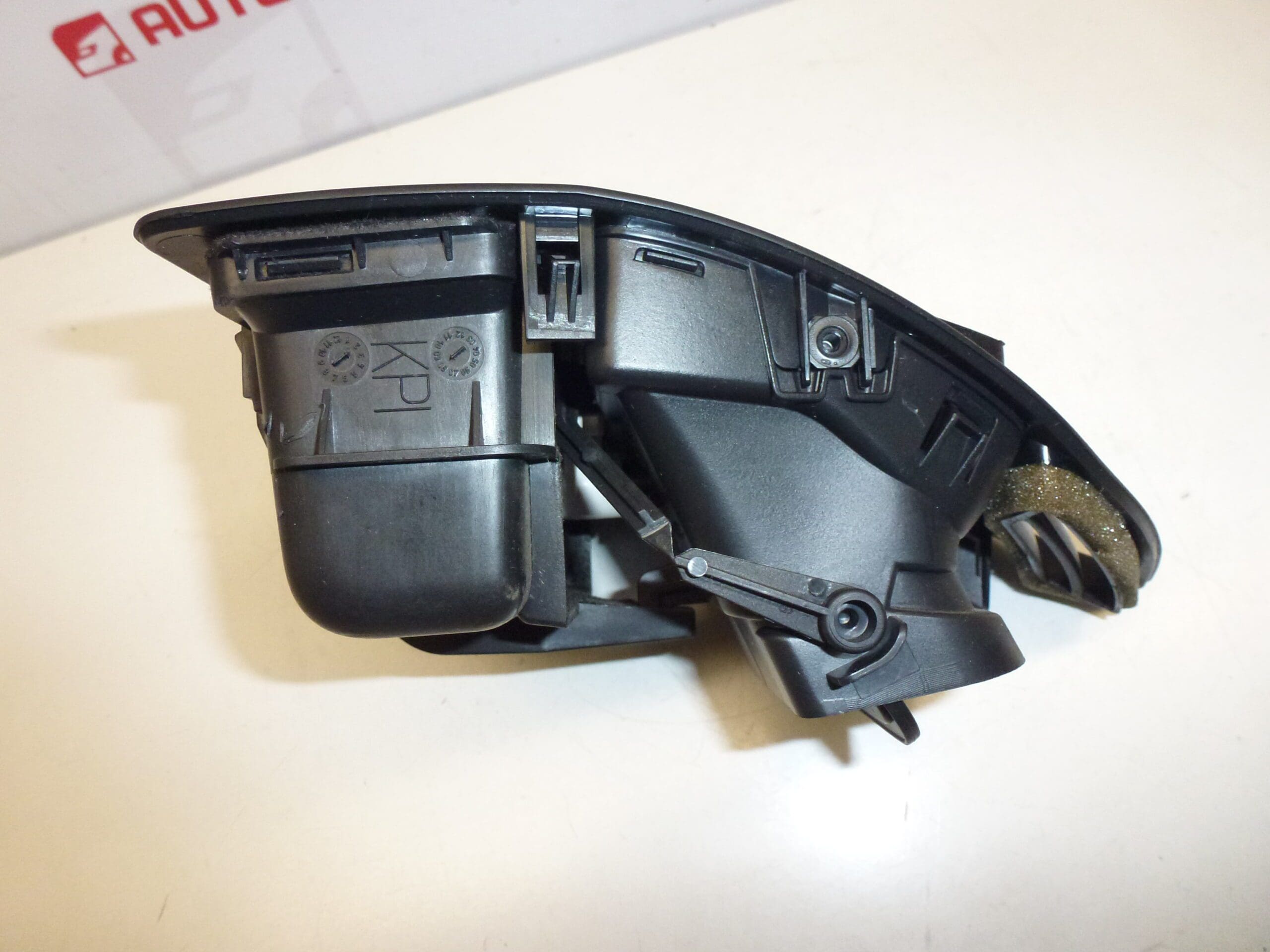 Odpowietrznik lewy Citroën C4 9649598677 9649598977 8265N7