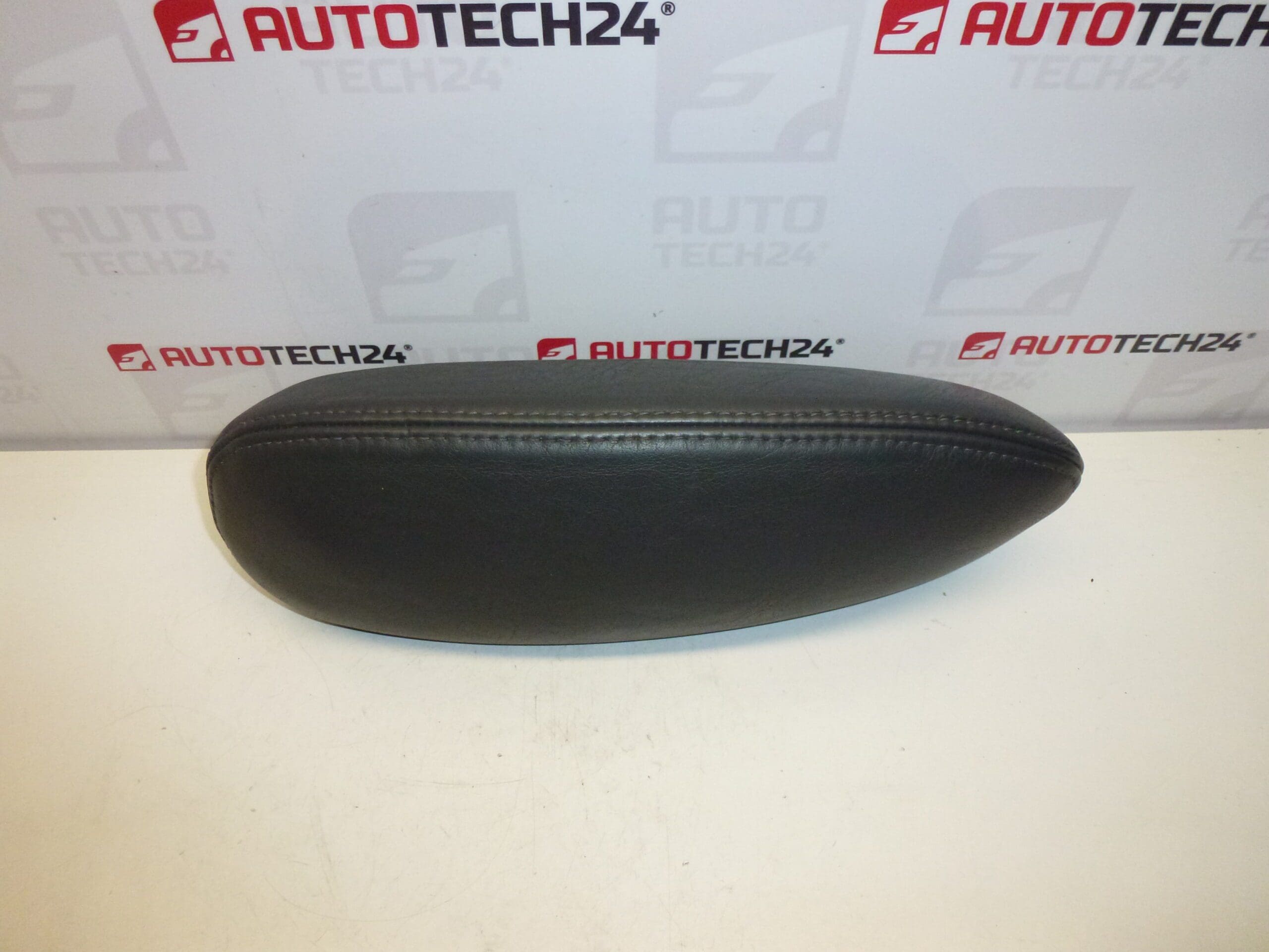 Podłokietnik lewy Citroën C5 8830F3