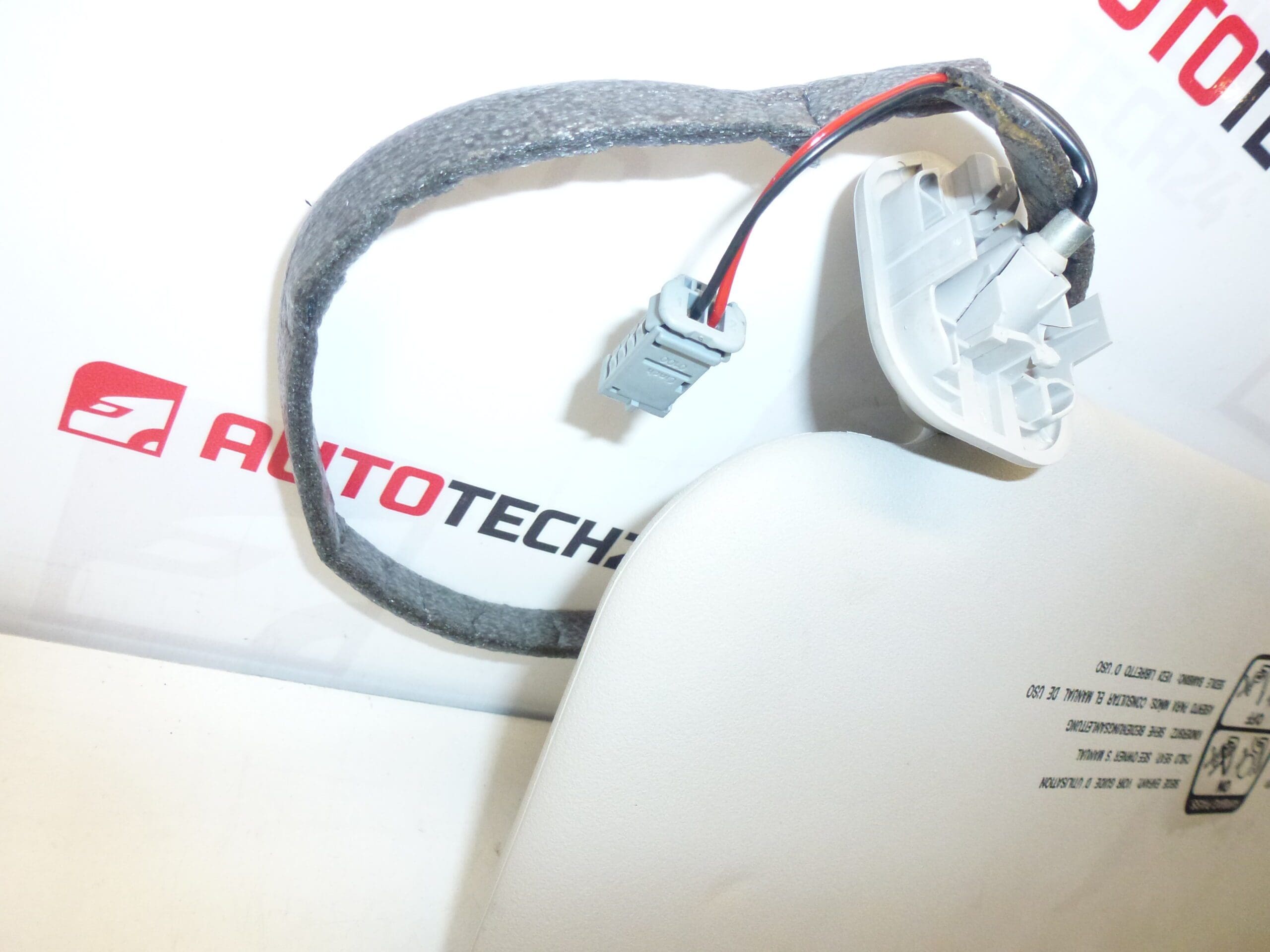 Osłona przeciwsłoneczna prawa Citroën Peugeot 8143GC