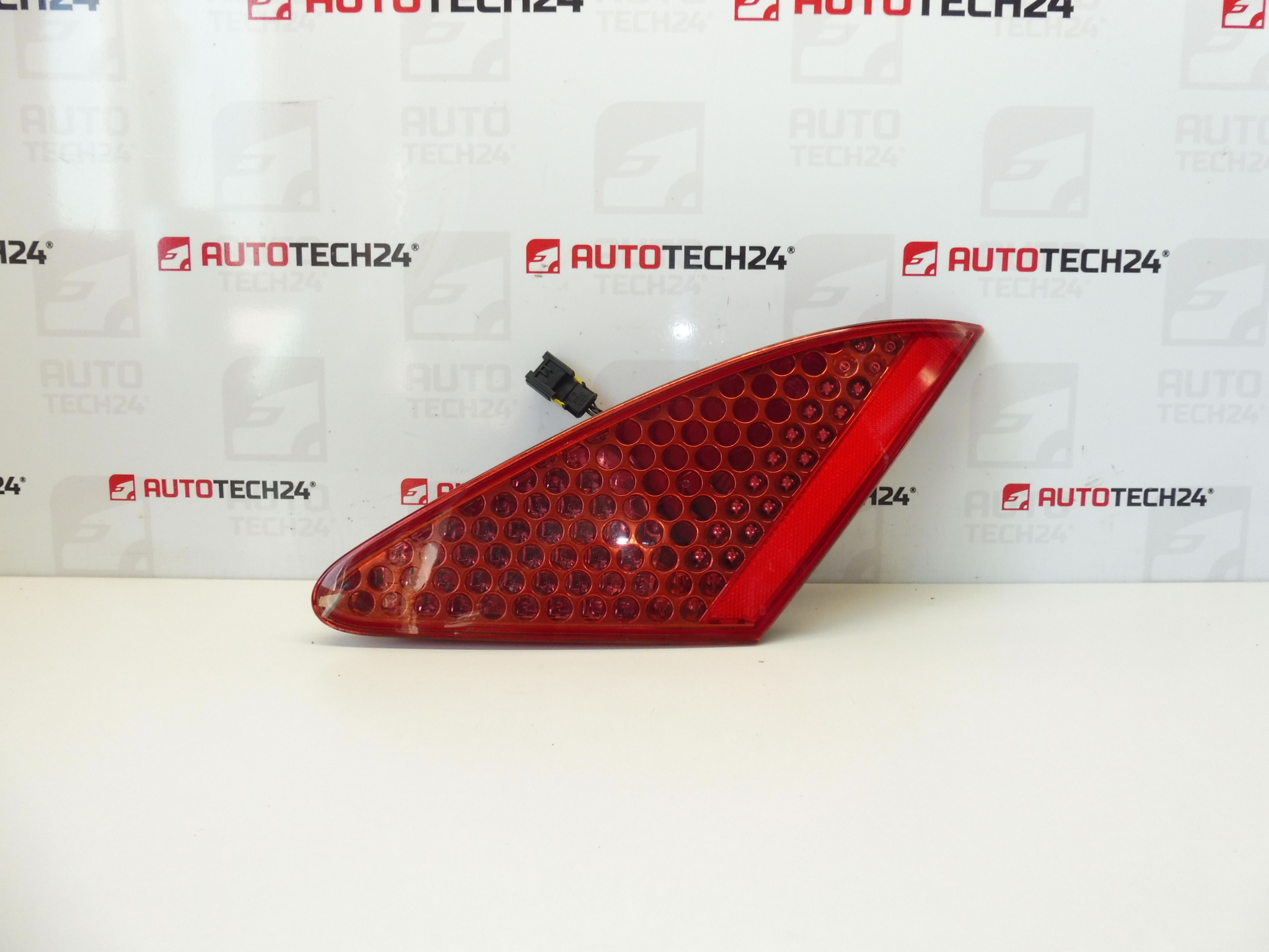 Lampa tylna wewnętrzna Peugeot 307 CC 964130008JE 6351S4