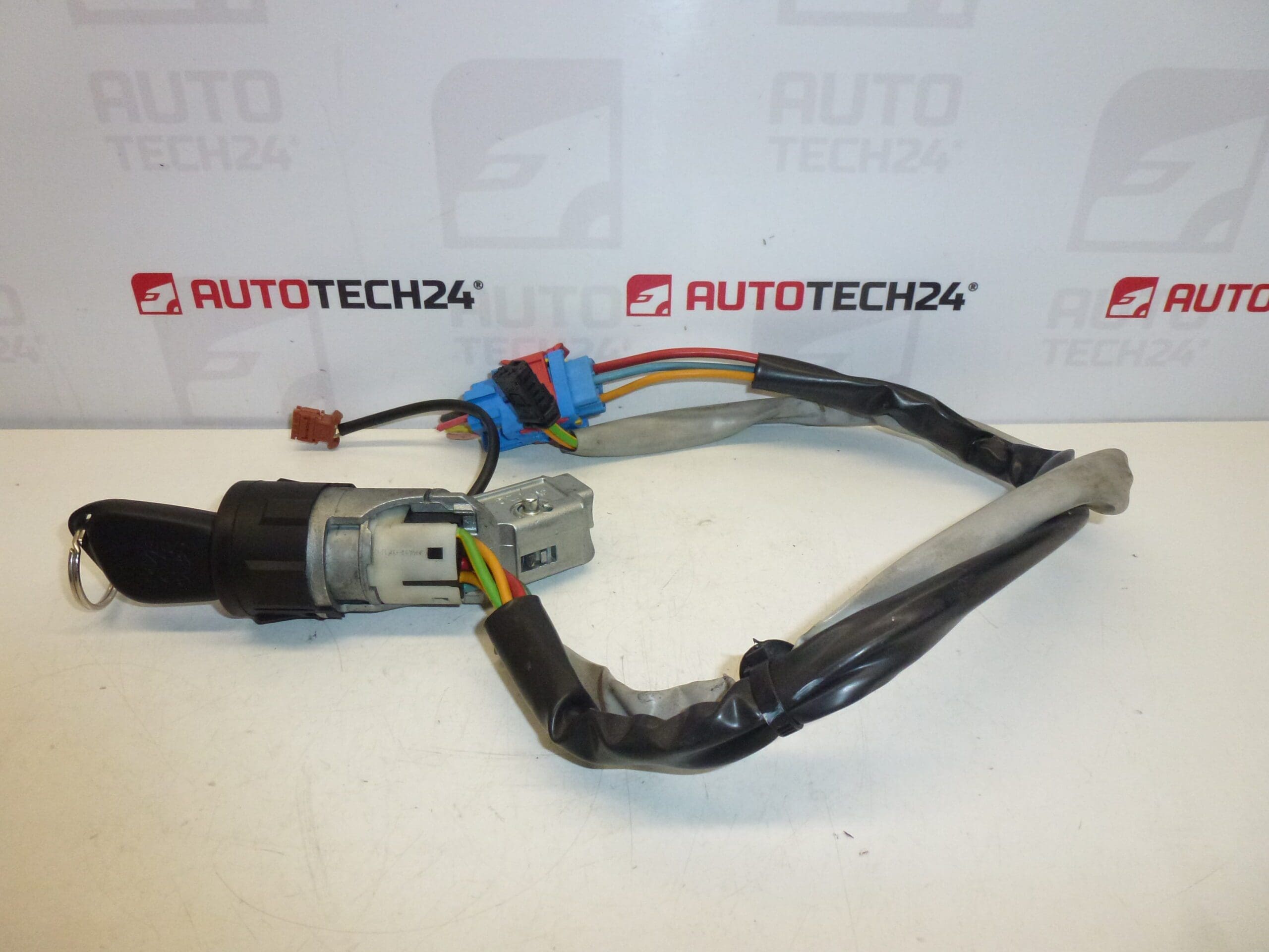 Skrzynka rozdzielcza Citroën Berlingo II Peugeot Partner II 4162CH