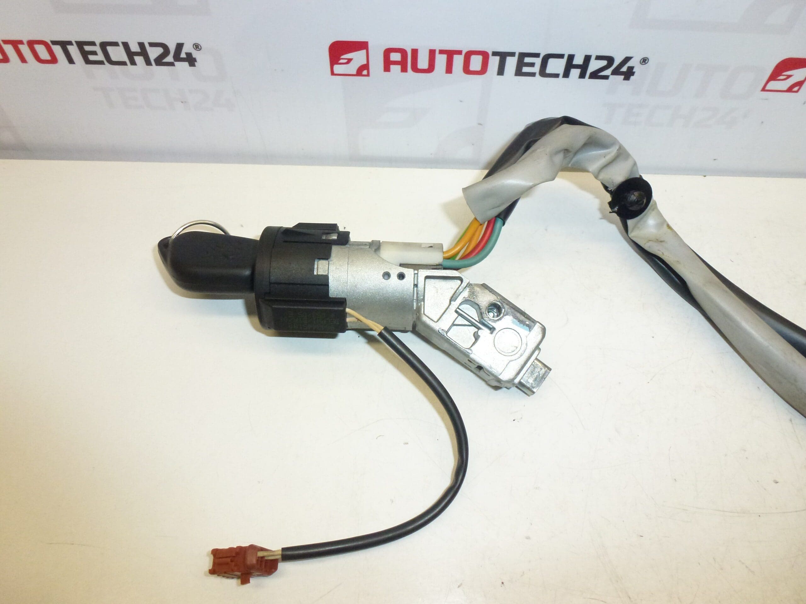 Skrzynka rozdzielcza Citroën Berlingo II Peugeot Partner II 4162CH