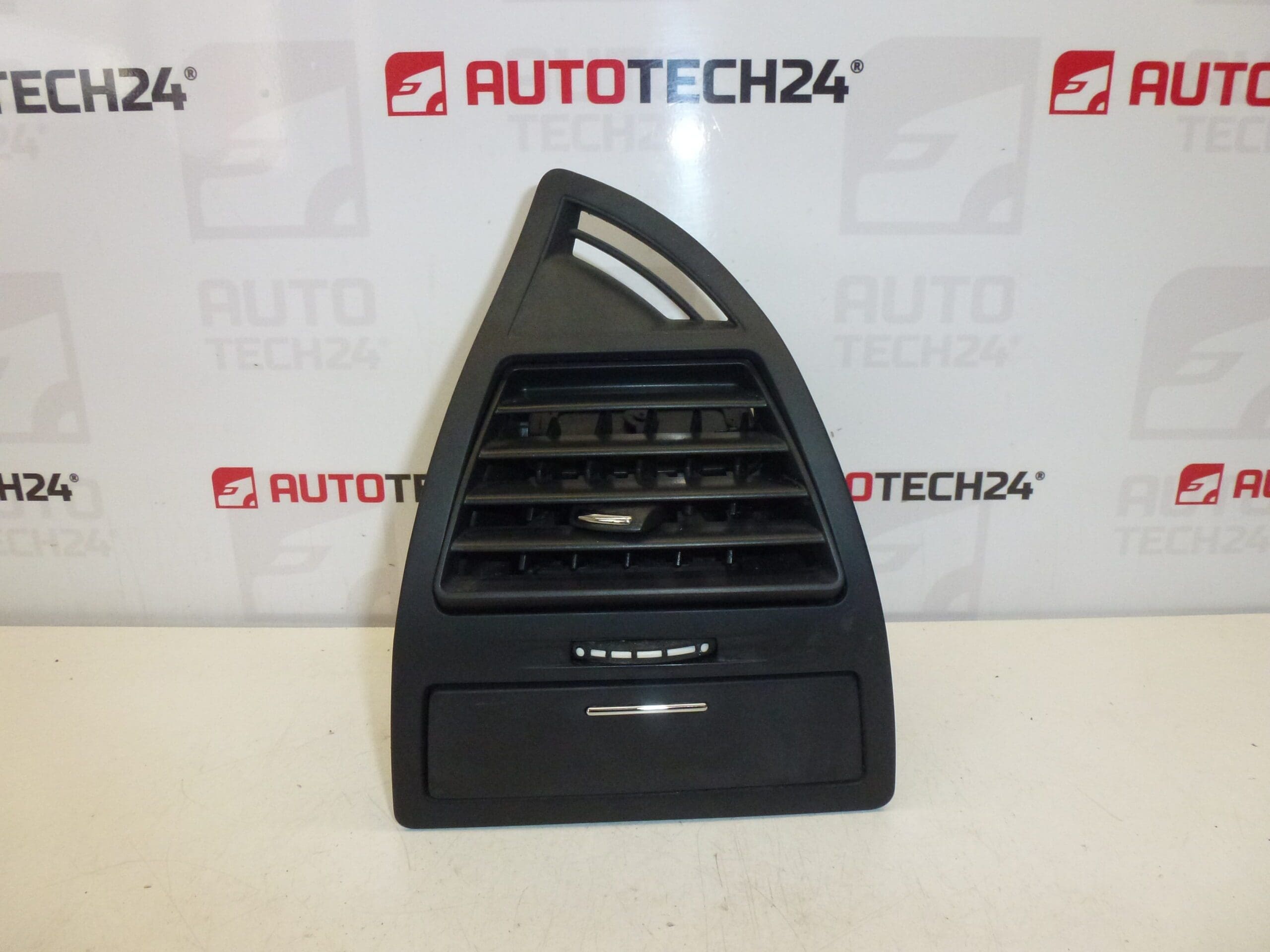 Nawiewnik lewy Citroën C4 9646338077 8265Q0 8265P8