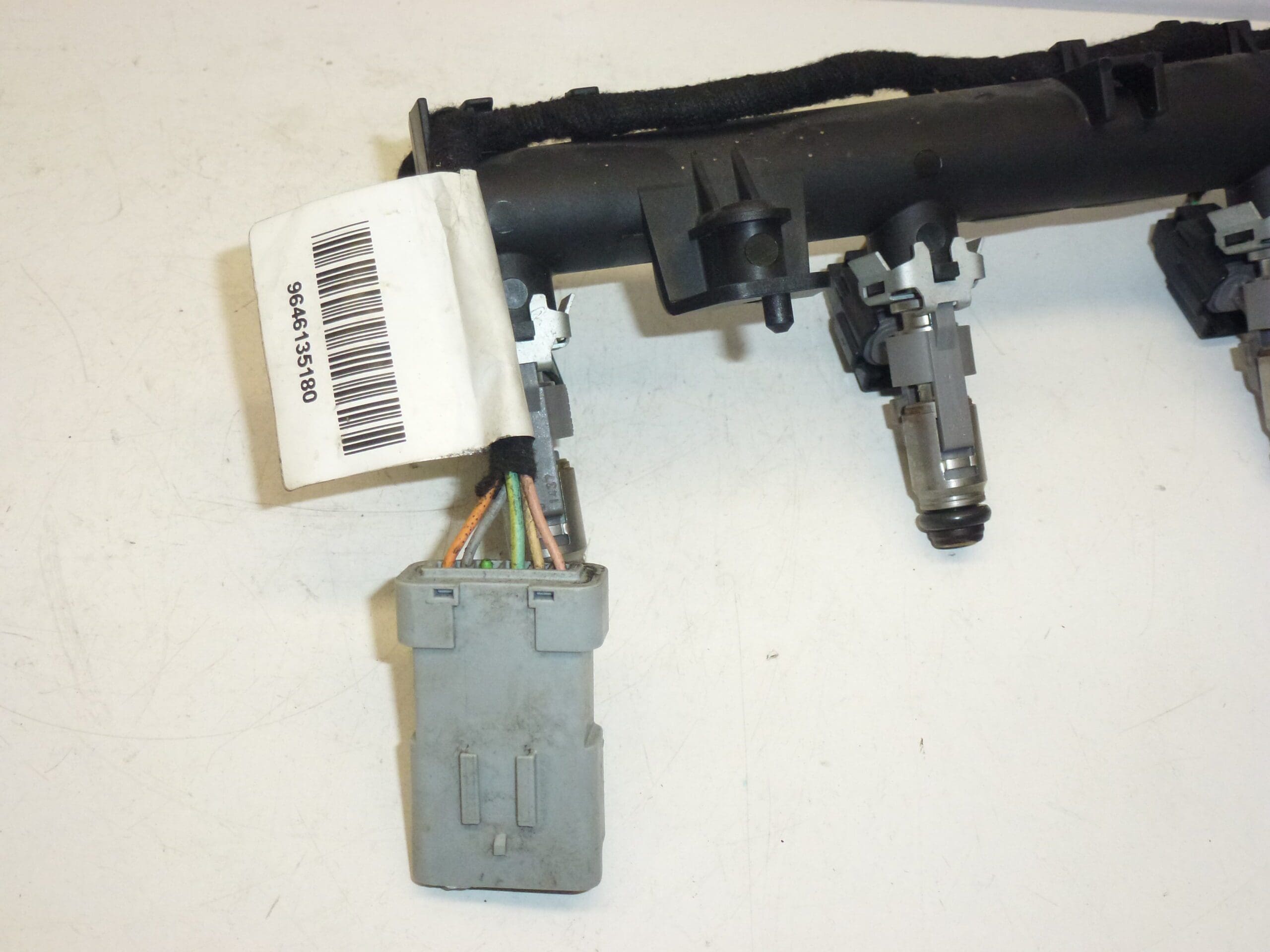 Zawór wtryskowy 1.4 16V Citroën Peugeot 1984F4