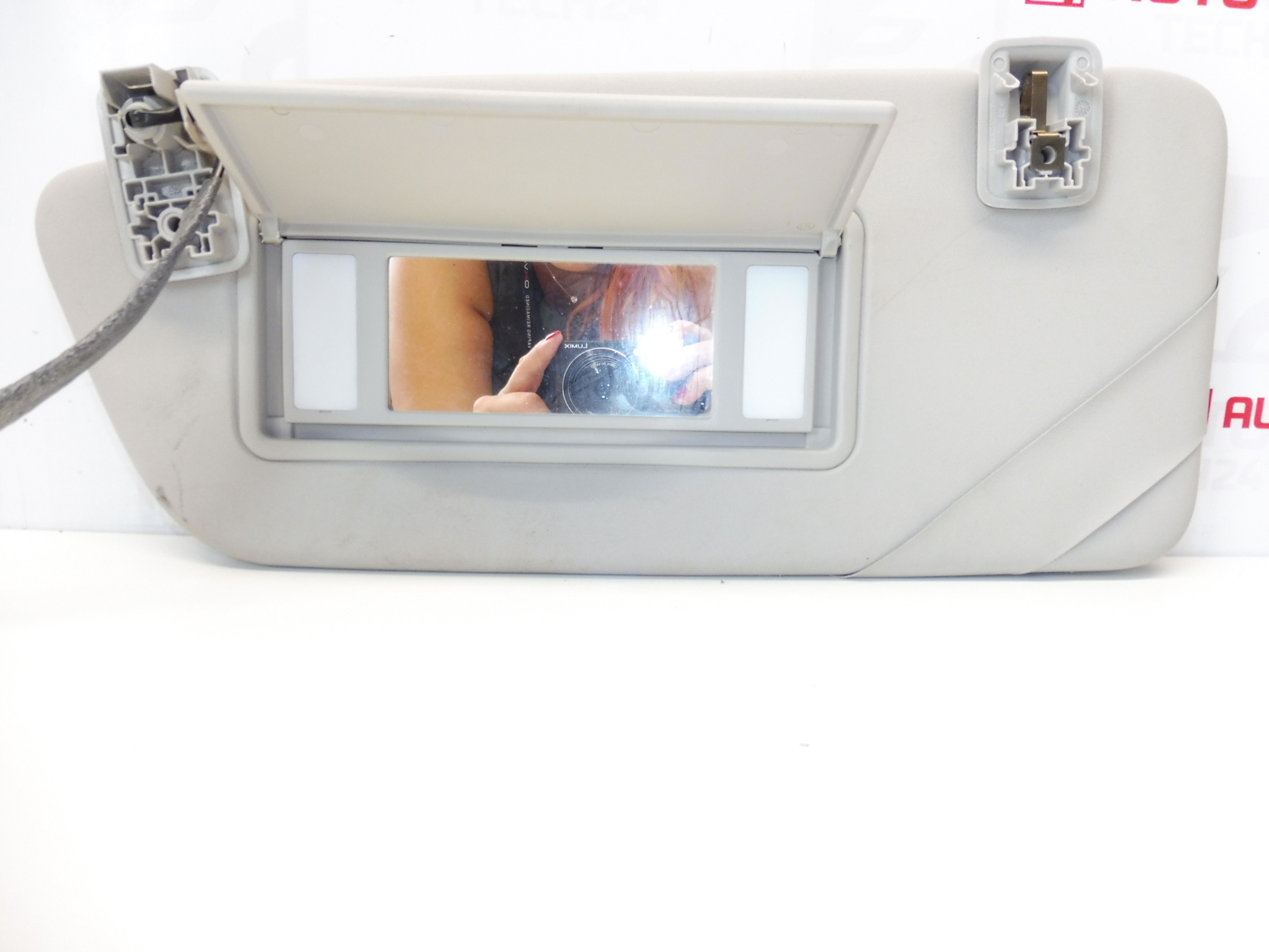 Osłona przeciwsłoneczna Peugeot 308 lewa 8143VR 16115131BJ