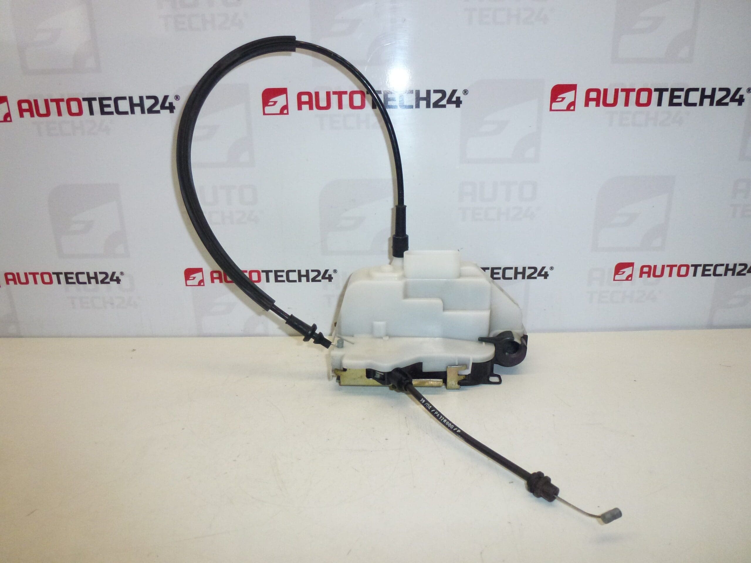 Zamek drzwi przednich lewych Citroën C3 5PIN 46982980 9135N0