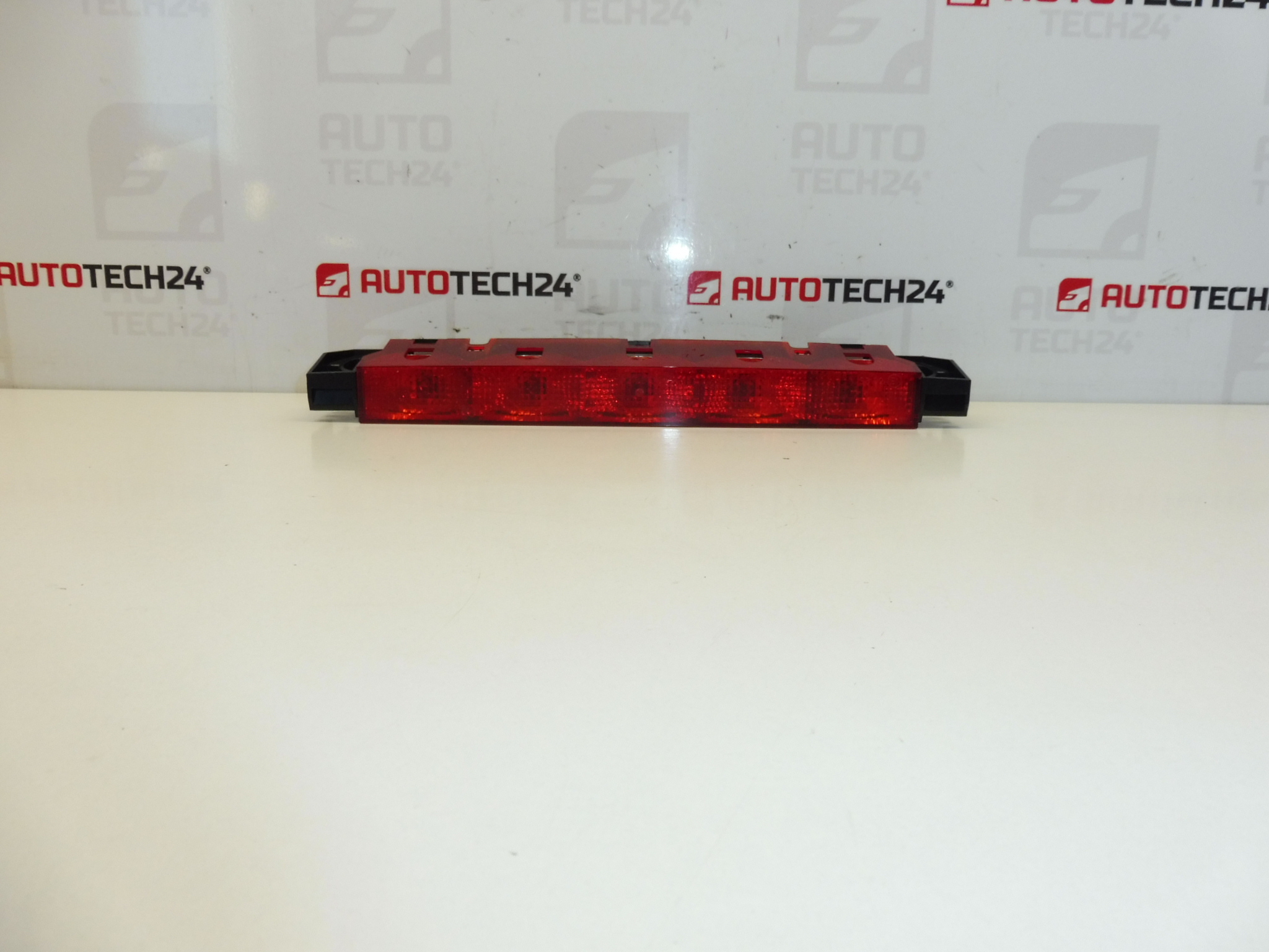 Trzecie światło stopu Peugeot 407 sedan 6351S9