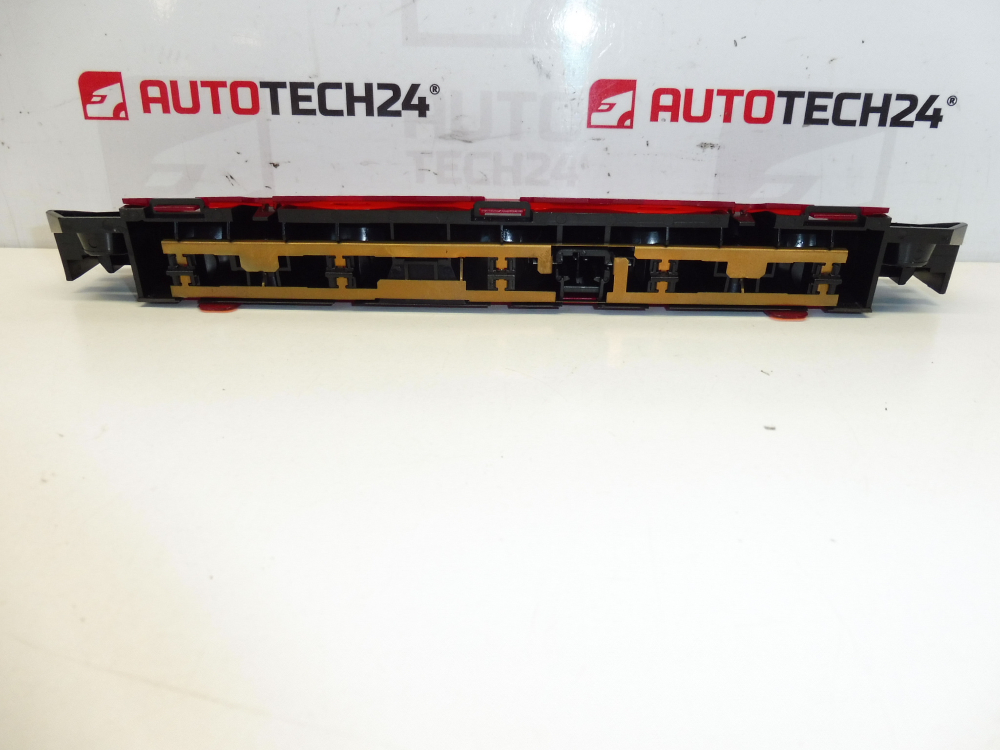 Trzecie światło stopu Peugeot 407 sedan 6351S9