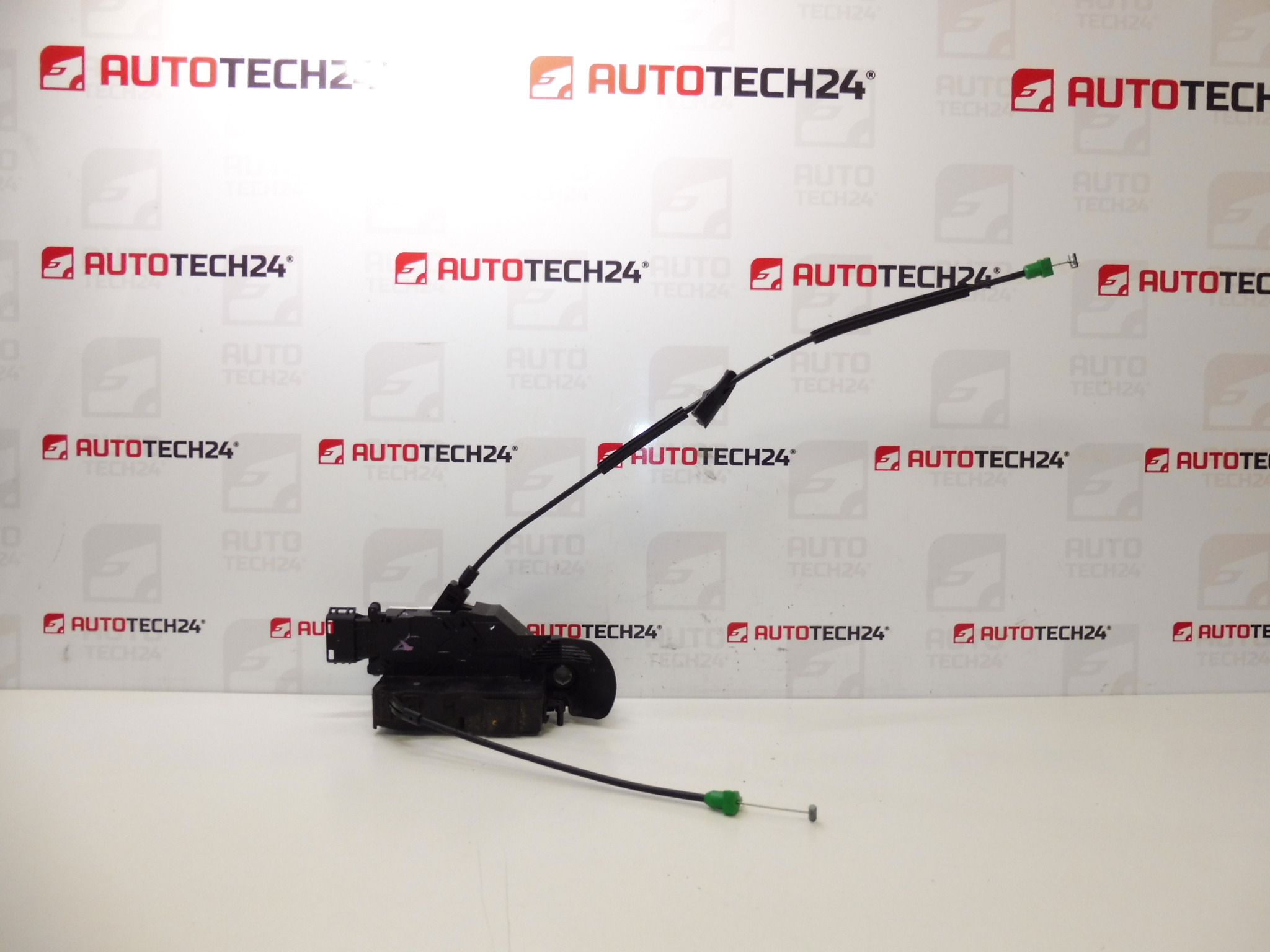 Zamek drzwi przednich lewych Citroën C3 Picasso 9135FR