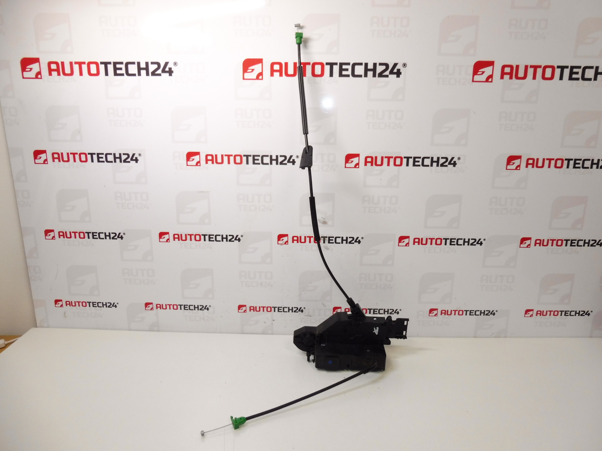 Zamek drzwi przednich prawych Citroën C3 Picasso 9136FH