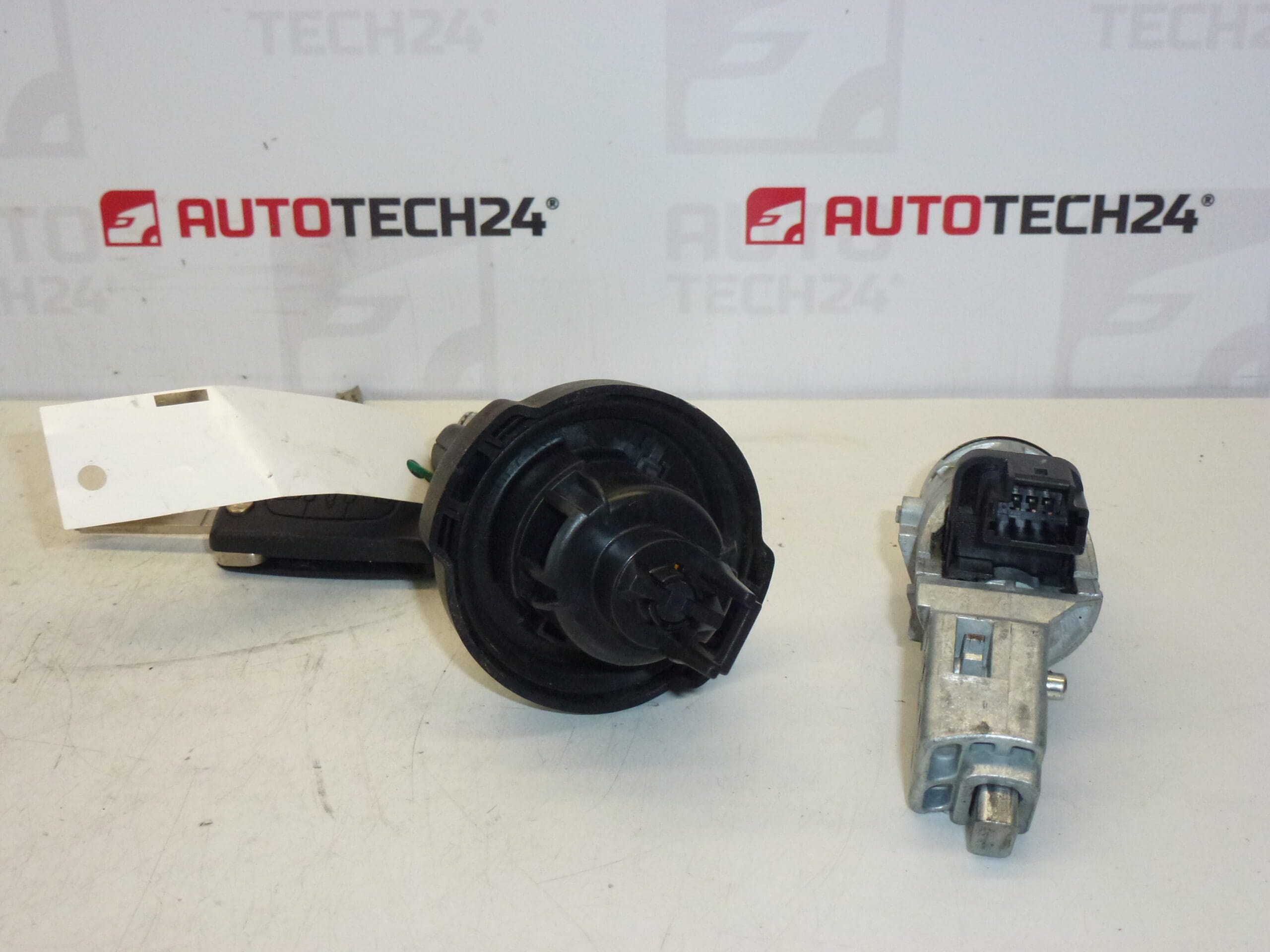 Skrzynka rozdzielcza i 3 klucze Citroën Peugeot 4162EA