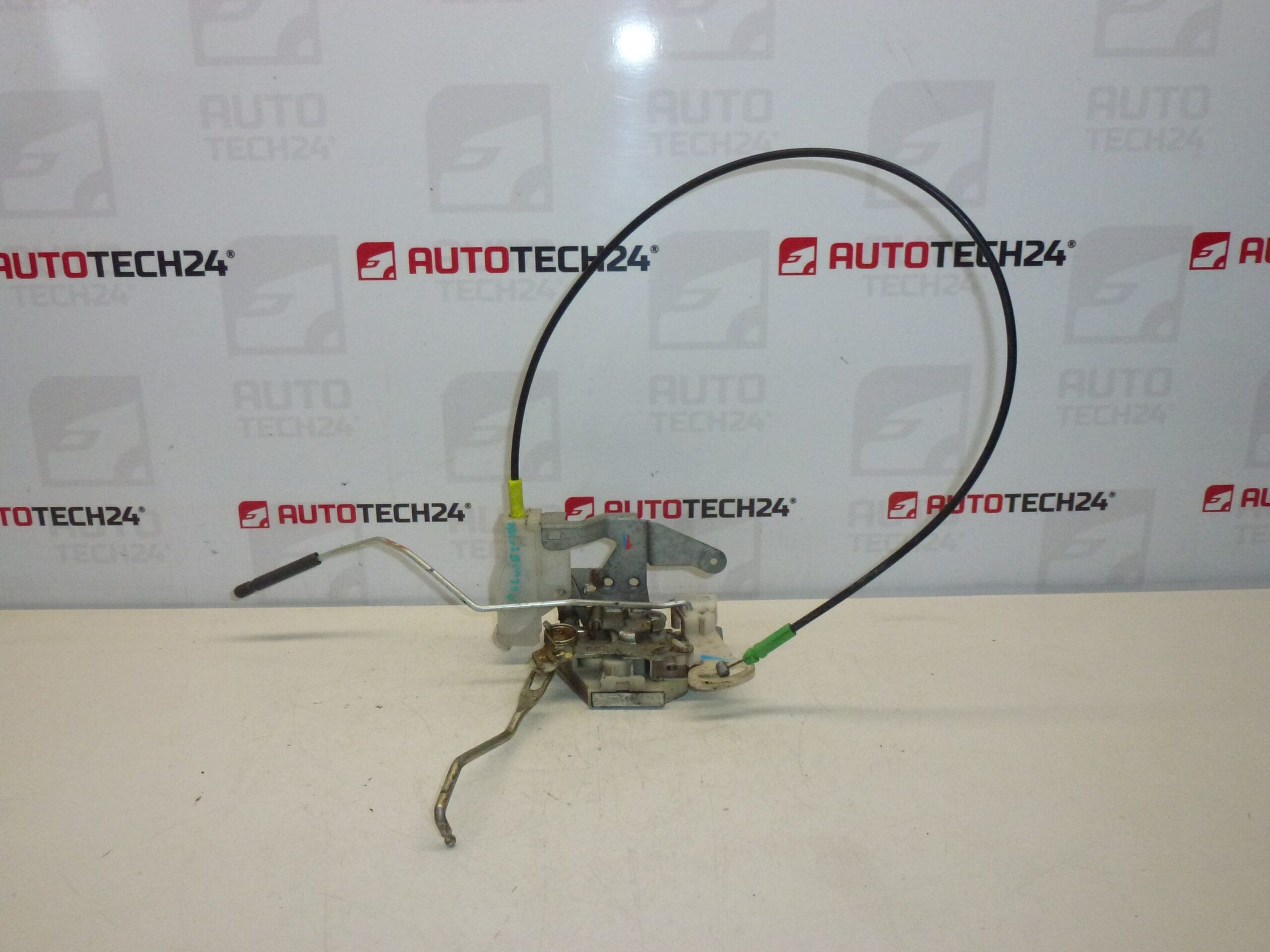 Zamek drzwi prawe 3 drzwi Citroën C1 Peugeot 107 9136T0