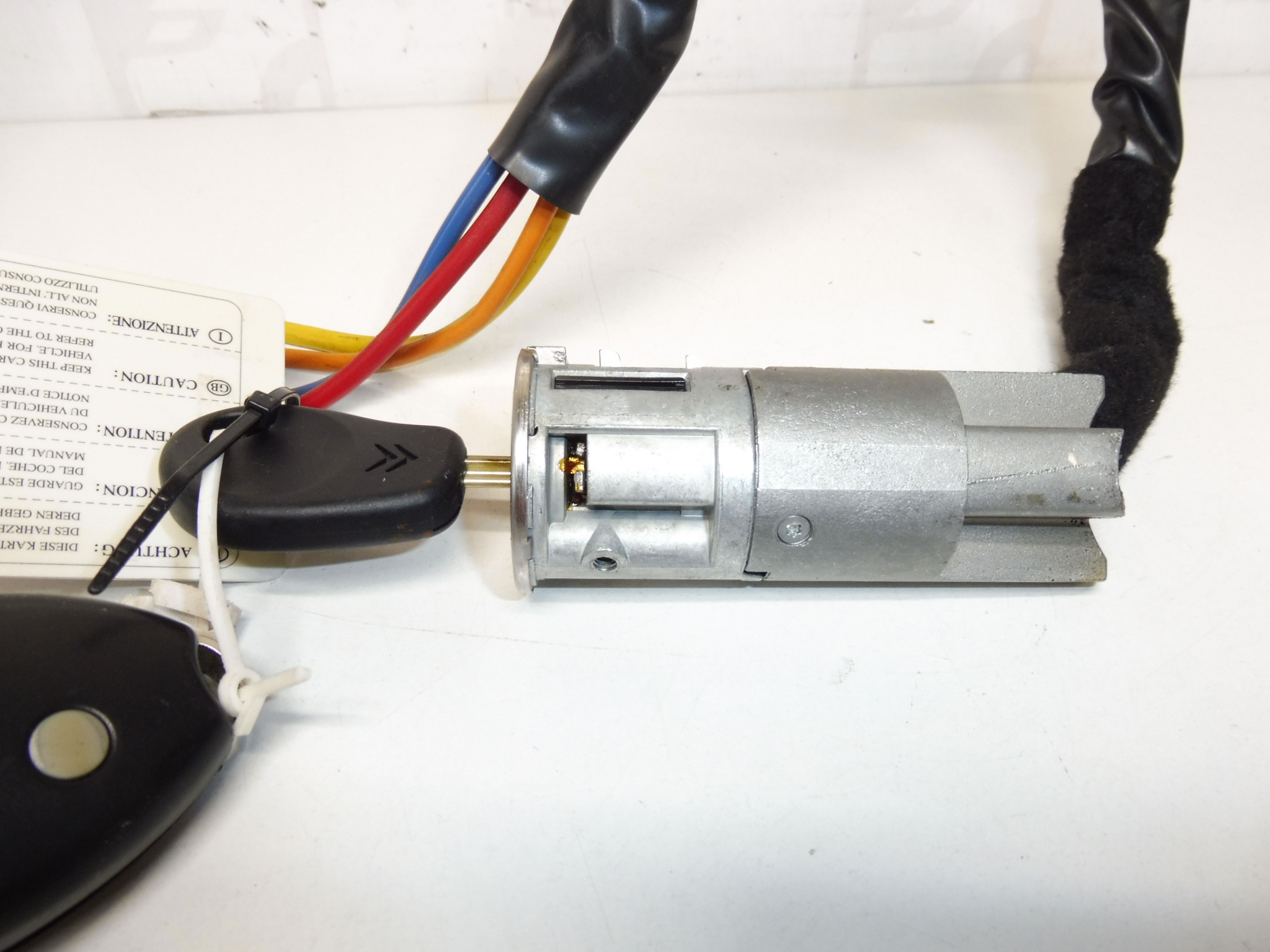 Zestaw zamków skrzynki rozdzielczej, 2 klucze Citroën Xsara 4162Y9 4162Z4