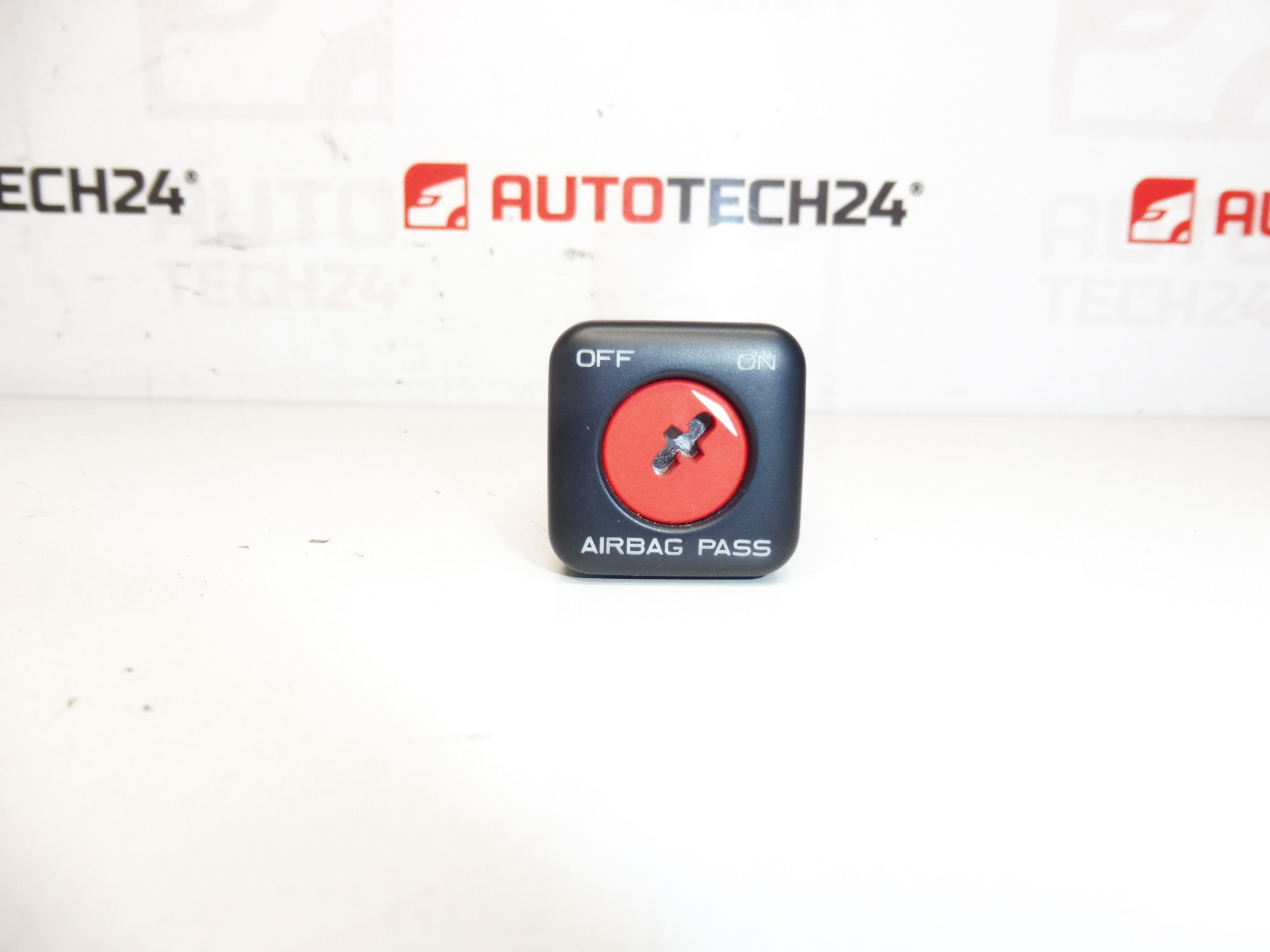 Przełącznik poduszki powietrznej pasażera Citroën Peugeot 96373645ZL 8216F2