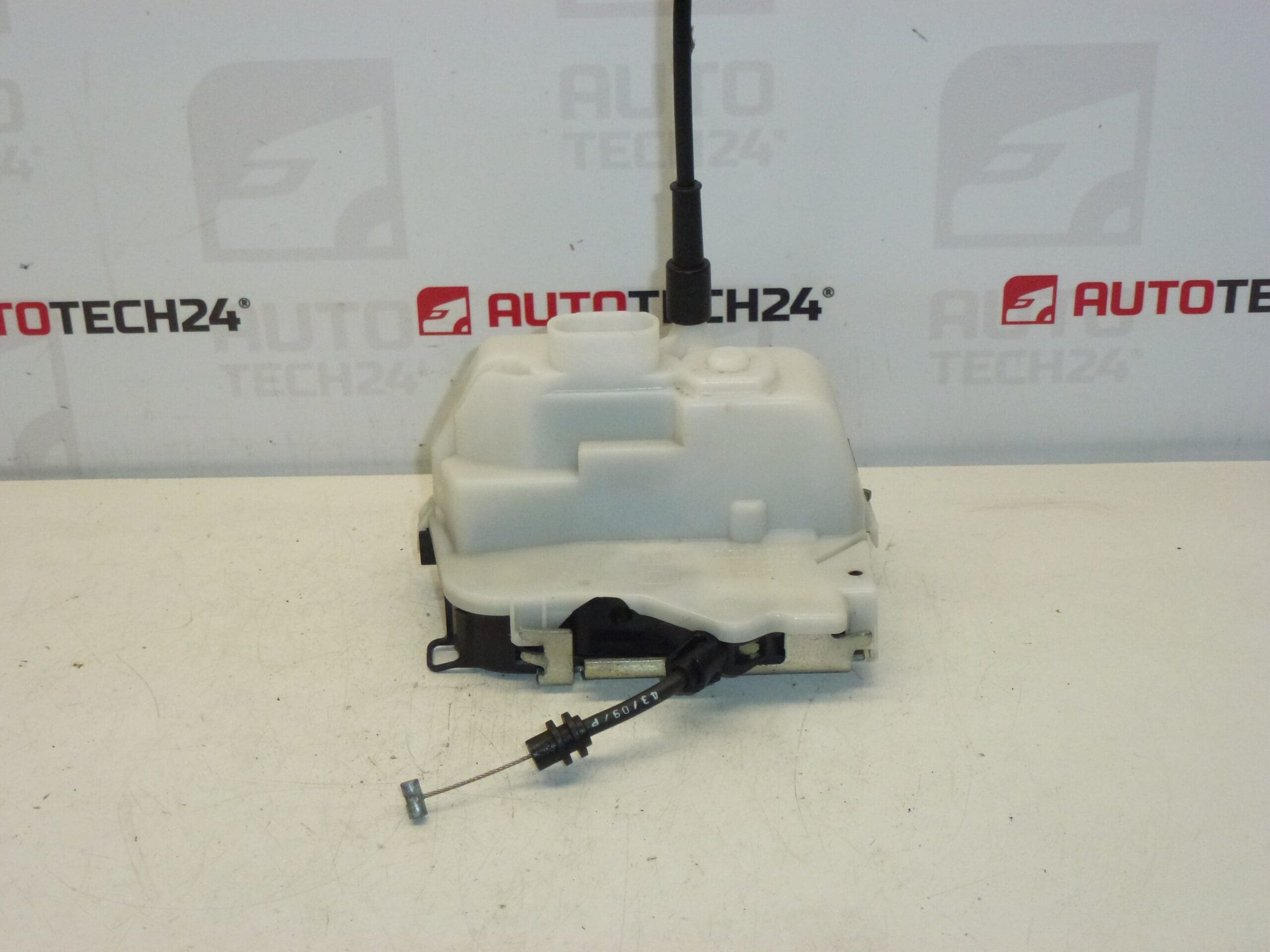 Zamek drzwi tylnych prawych 4 PIN Citroën C3 56316680 61427180 9138K4