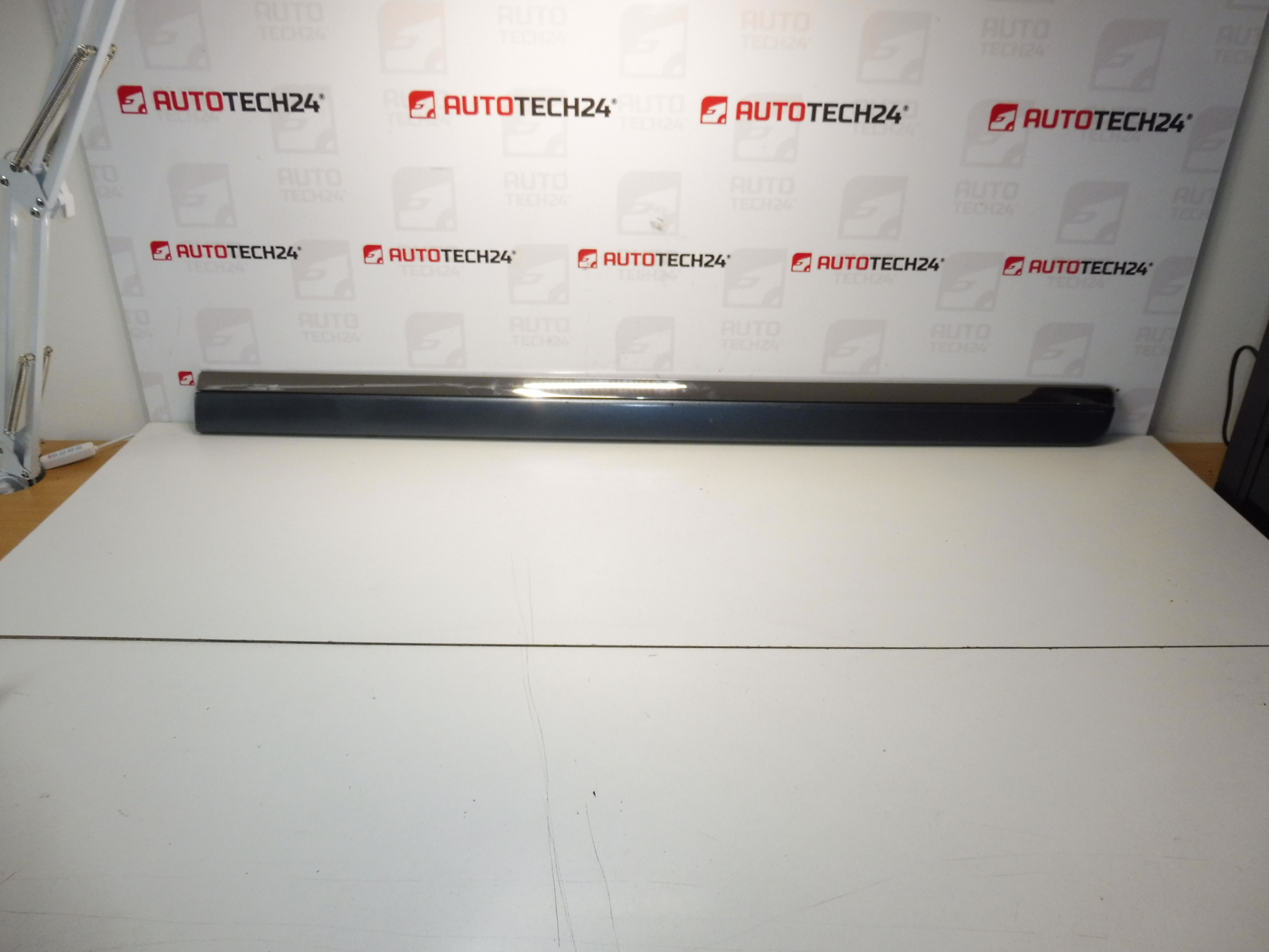 Listwa drzwi tylnych lewych Citroen C8 Peugeot 807 EZW 1401029977 8546W2