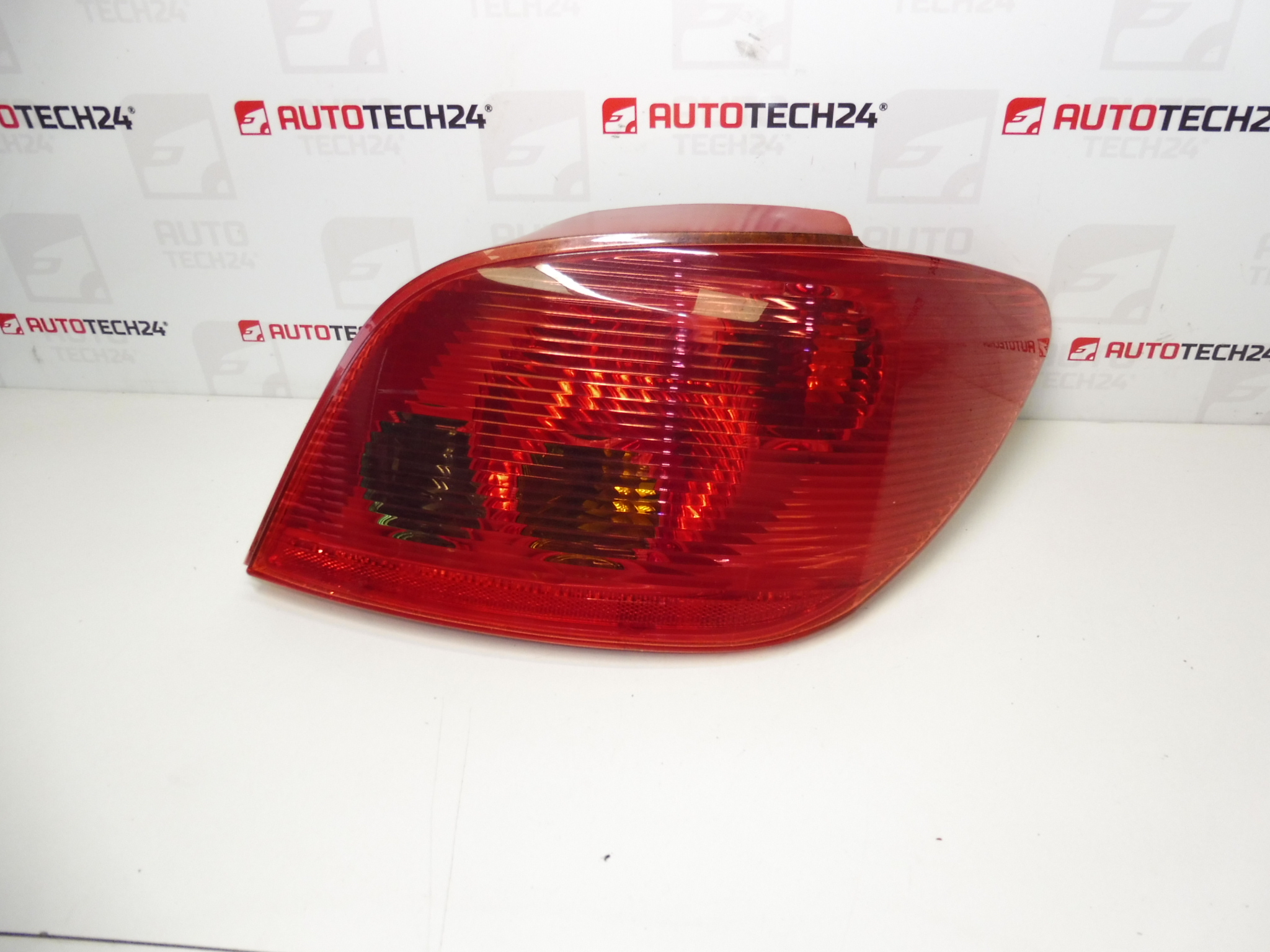 Lampa tylna prawa Peugeot 307 96343705JE 89023239 6351P3