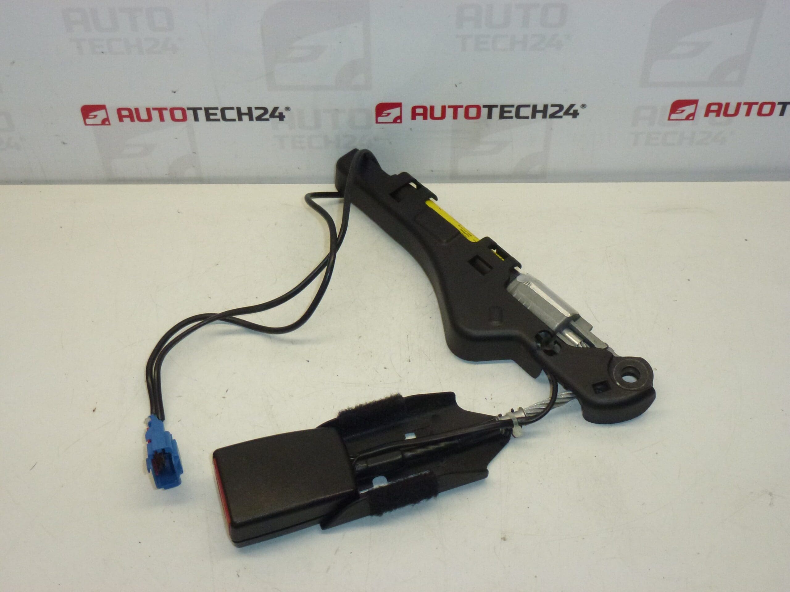 Lewy przedni napinacz pirotechniczny Citroën C2 C3 9640676877 8973TH