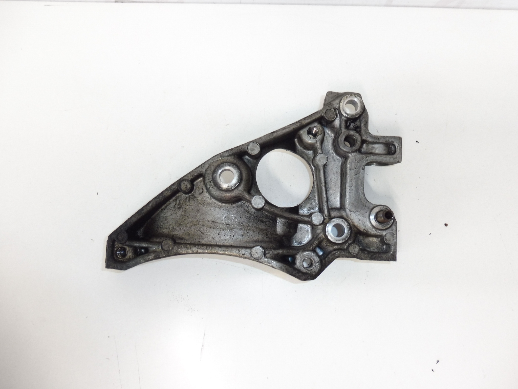 Uchwyt kompresora klimatyzacji Citroën Peugeot 1.6 eHDI 9672950980 6453NS