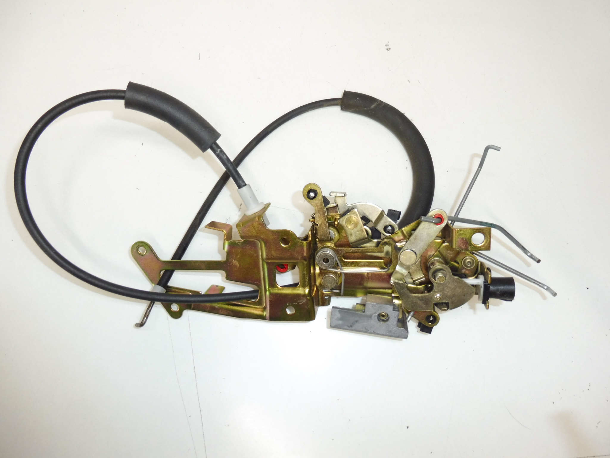 Zamek drzwi tylnych lewych Citroën Peugeot Partner 9138F6