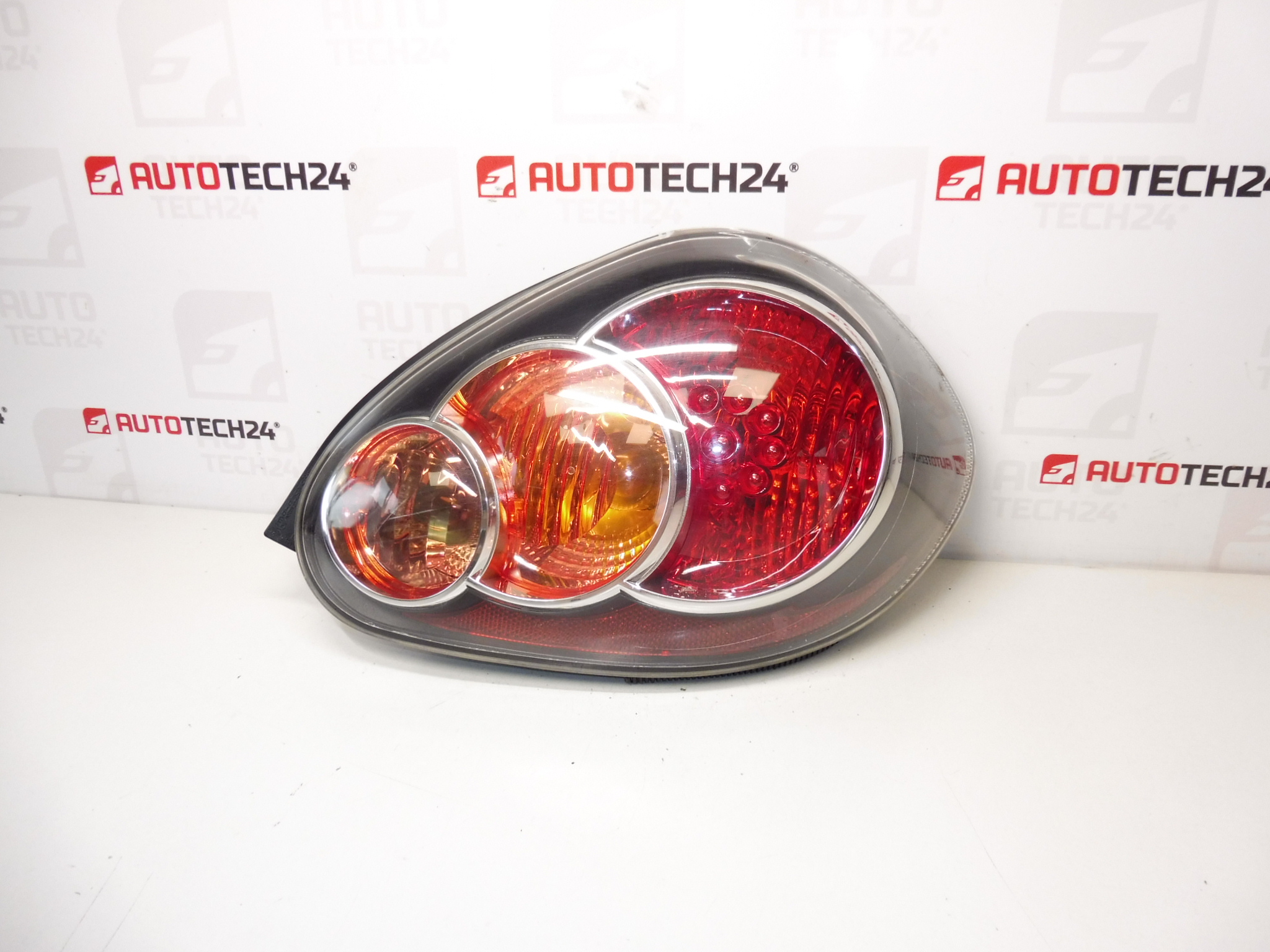 Lampa tylna prawa TOYOTA AYGO 2012 81550-0H071