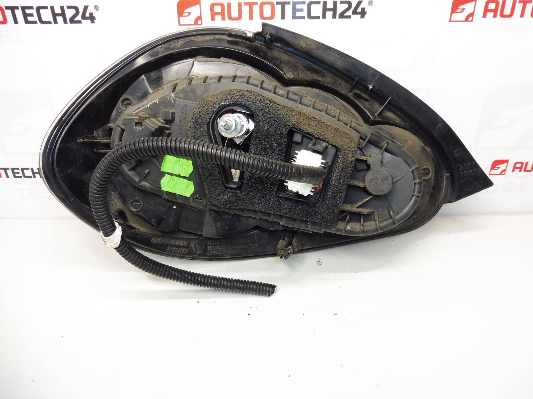 Lampa tylna prawa TOYOTA AYGO 2012 81550-0H071