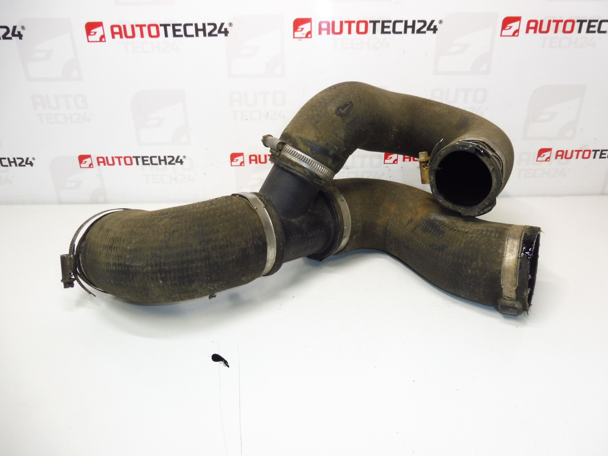 Przyłącze powietrza przy wymienniku Citroën Peugeot 2.2 HDI 9651138780 0382EV