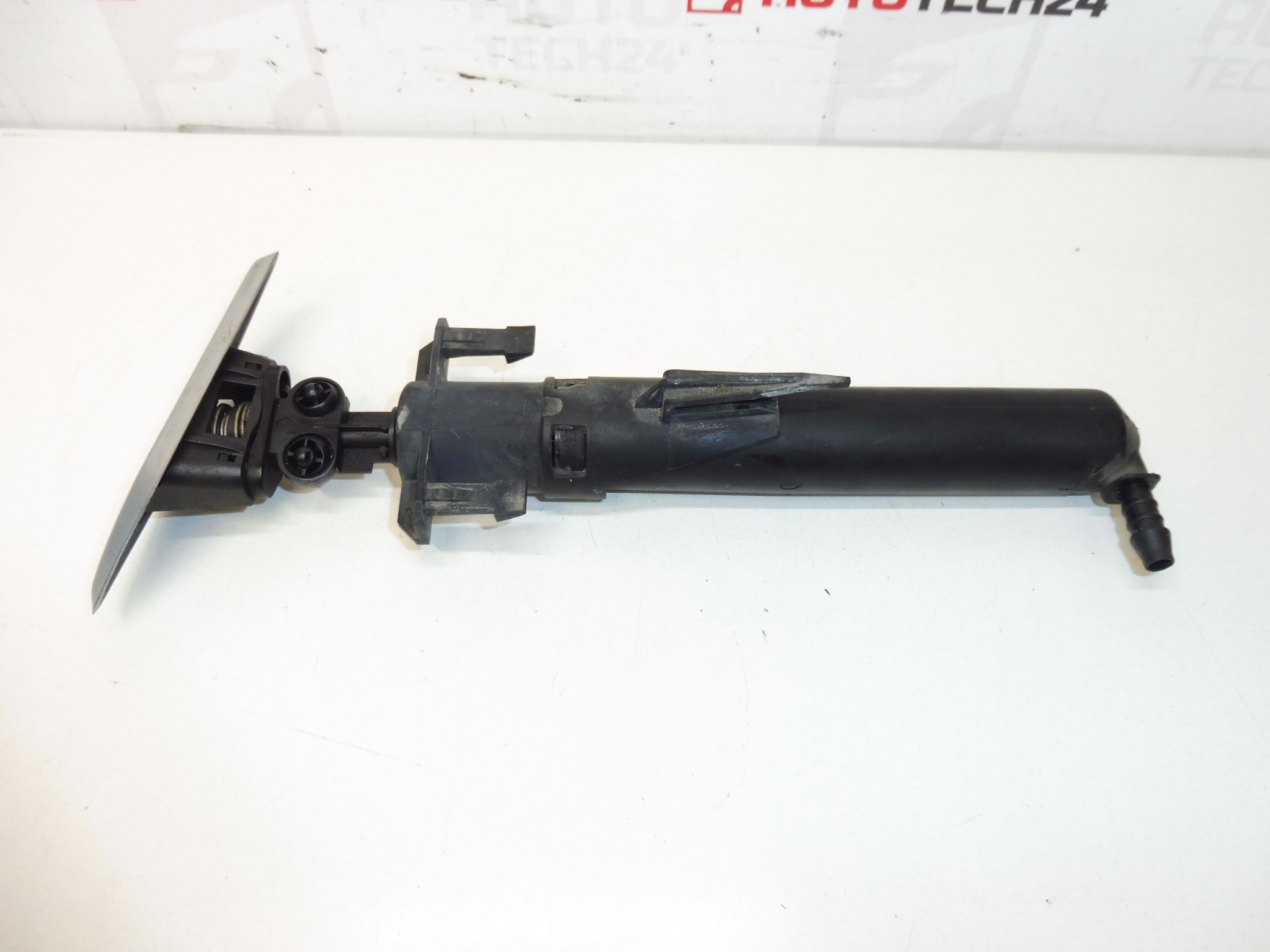 Dysza spryskiwacza reflektora prawa Peugeot 307 II 6438P1 6438S5 6438T0