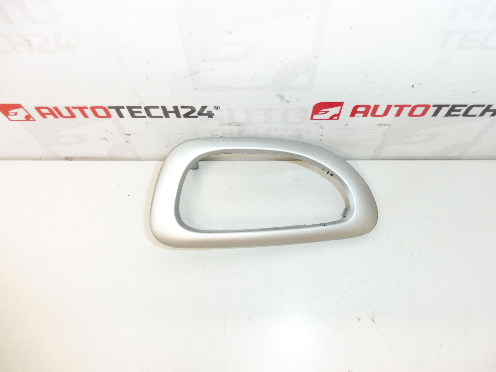 Peugeot 307 osłona klamki wewnętrznej lewych drzwi przednich 9634769877 9119K1