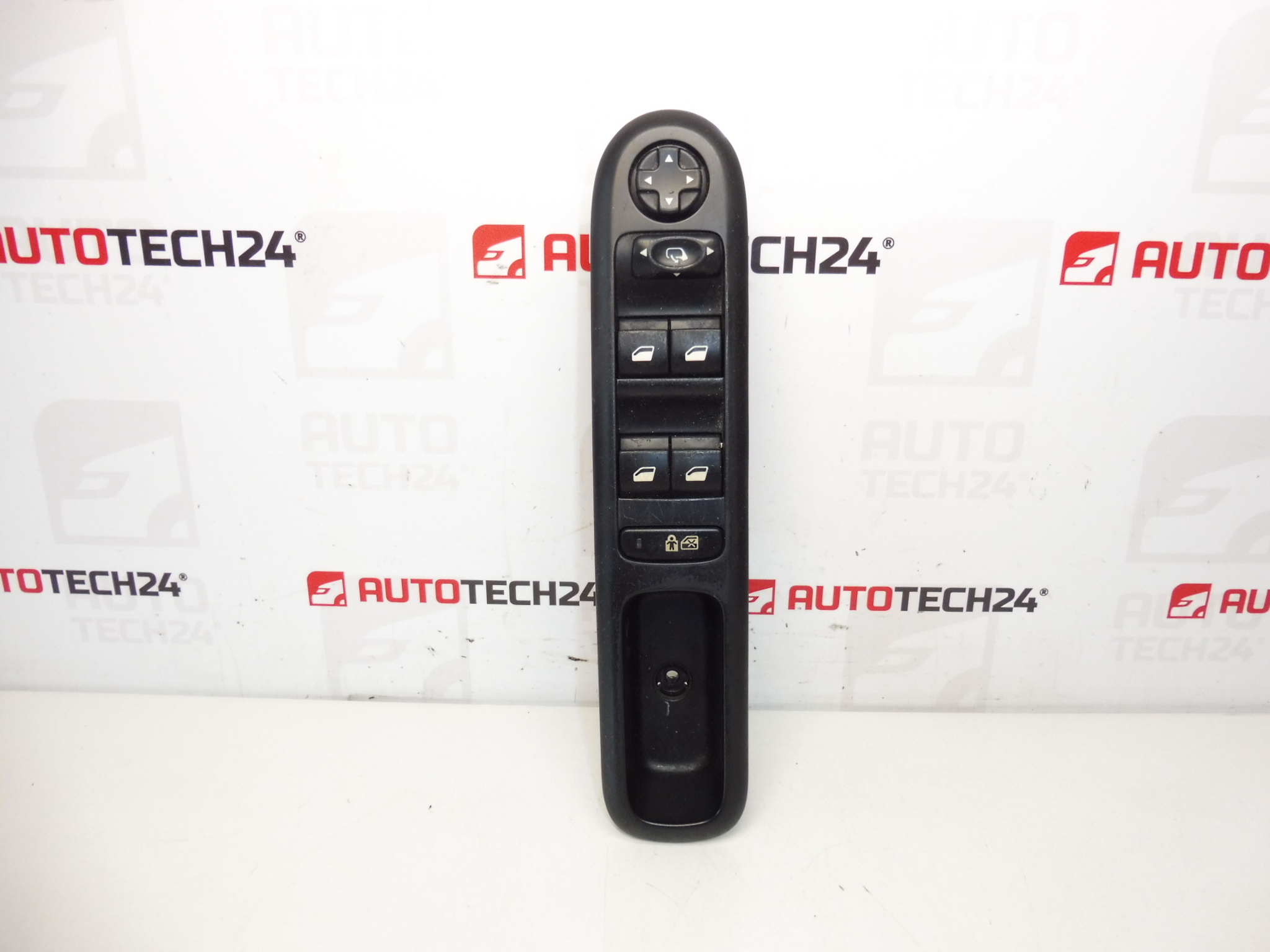 Sterowanie szybami i lusterkami Peugeot 3008 i 5008 96650621ZD 6490X6