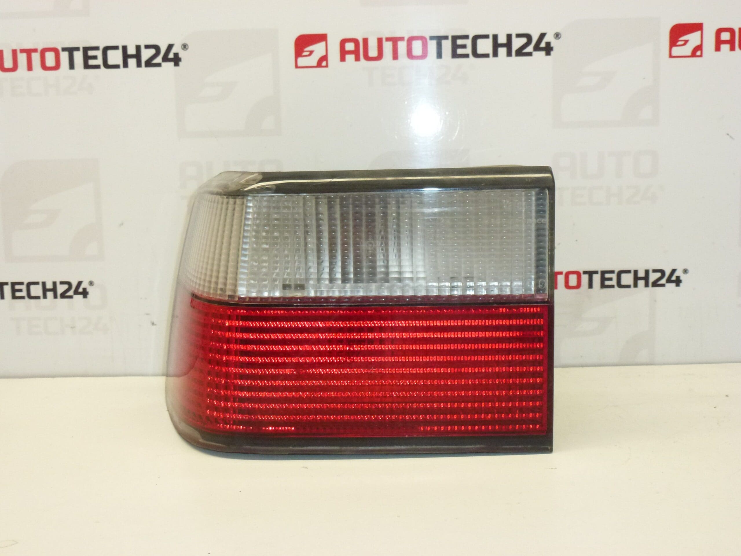 Lampa błotnika tylnego lewa Citroën Xantia 6350K0