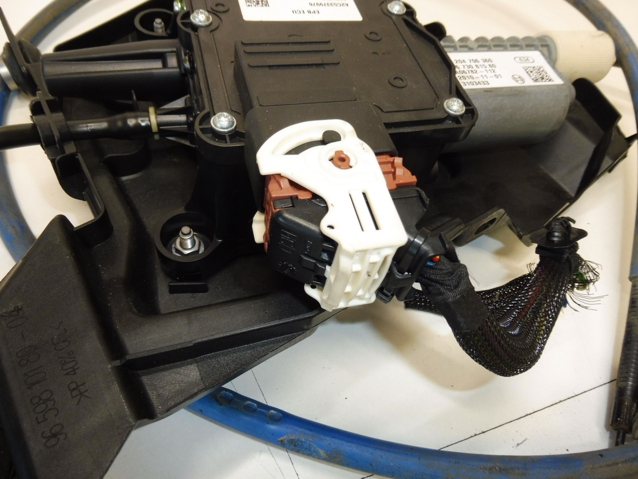 Elektroniczny hamulec ręczny Peugeot 5008 I 0204706360 9673081580 470219